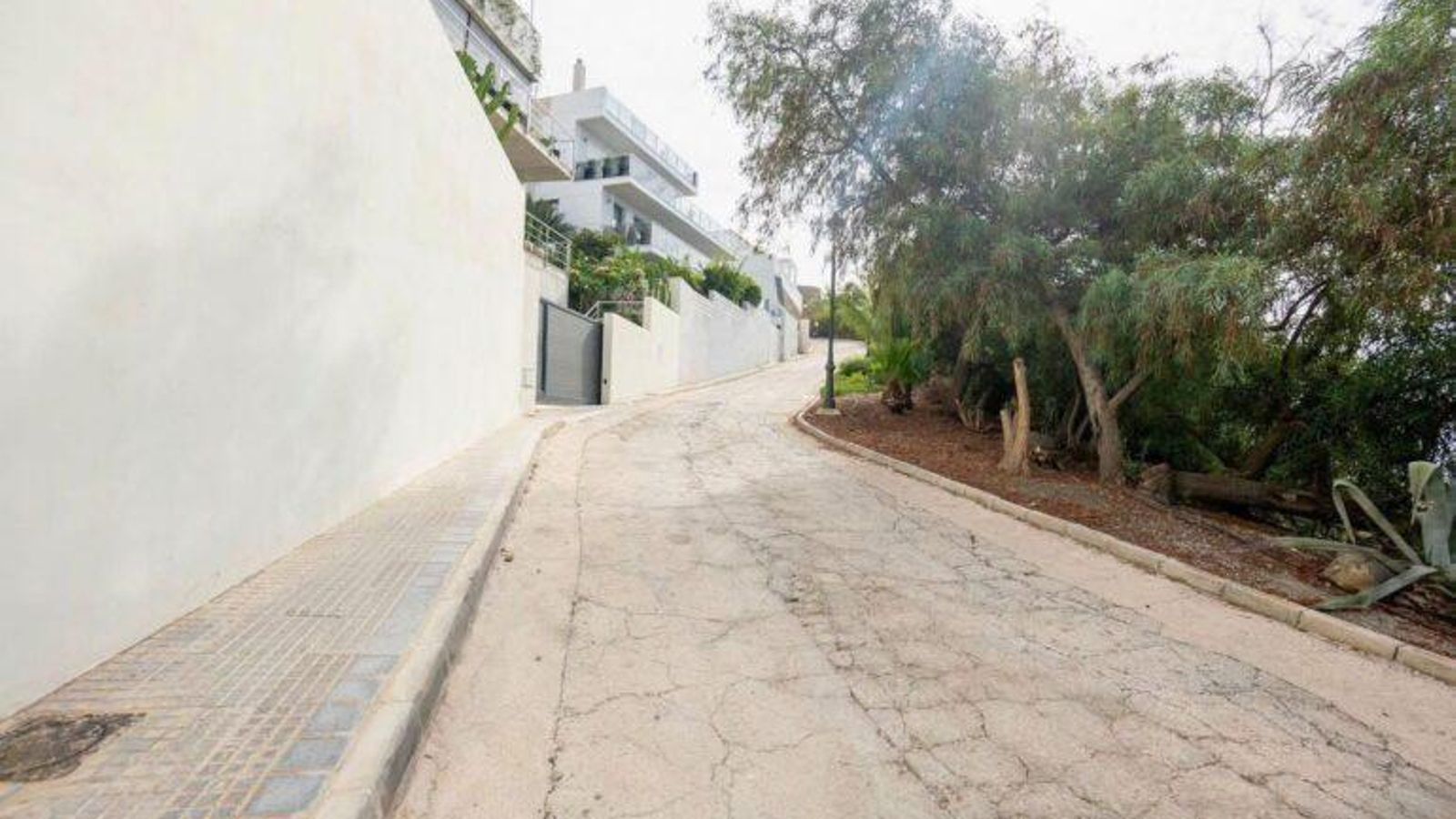 Calle Torres Viejas de Macaca en Nerja Calle Torres Viejas de Macaca en Nerja