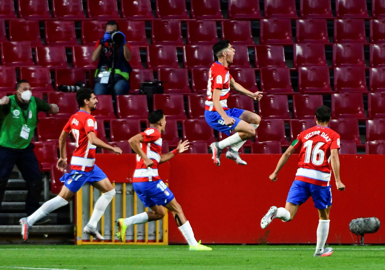 Carlos Fernández celebra su gol ante el Getafe este viernes.