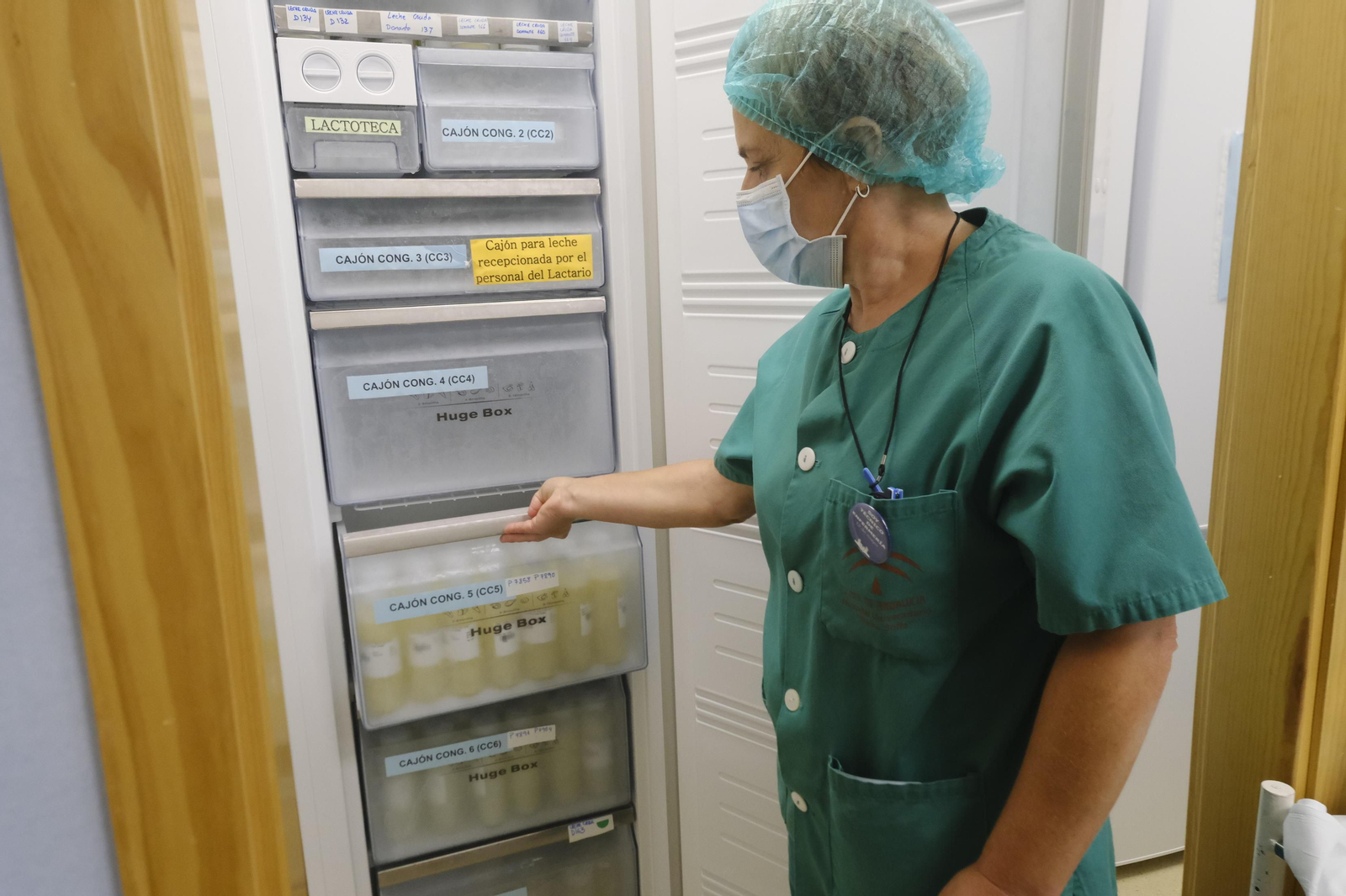 El banco de leche materna del Hospital Reina Sofía de Córdoba, en fotografías