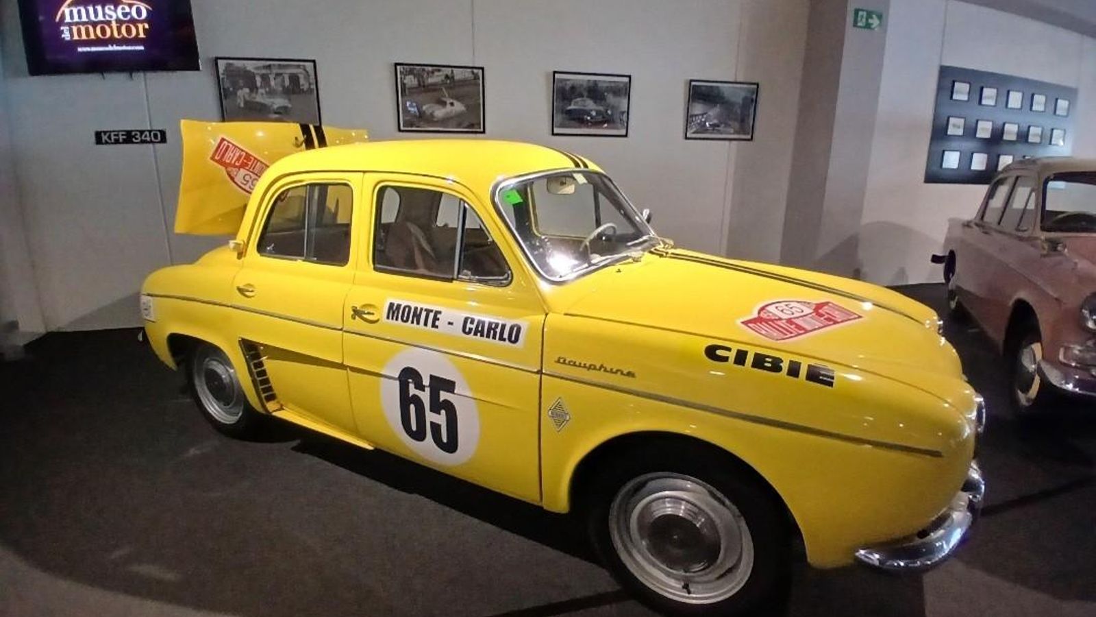 Un Renault Dauphine, participante del Rally de Montecarlo, del Museo del Motor de Benidorm