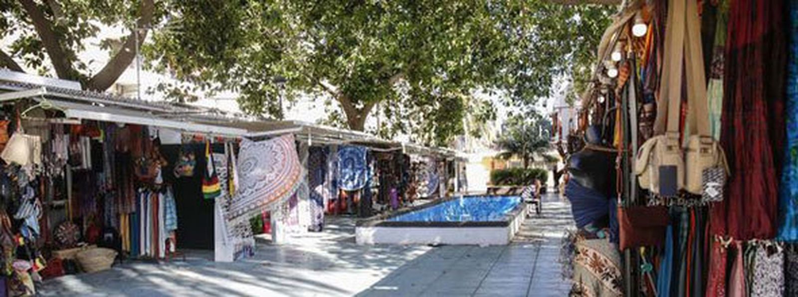 Los puestos, en su actual ubicación de la Explanada de la Estación. / MARILÚ BÁEZ