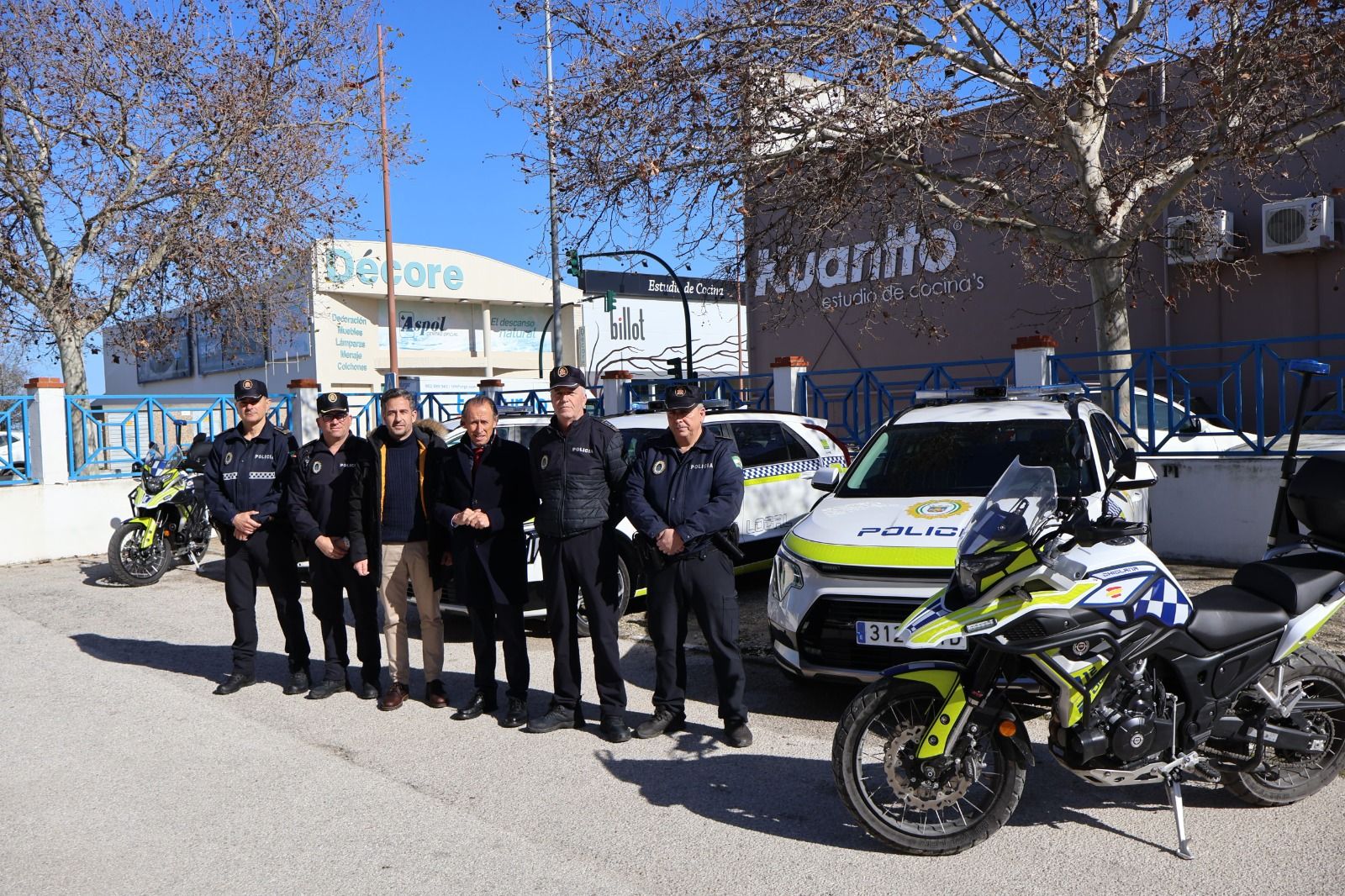Autoridades y policías, en esta presentación.