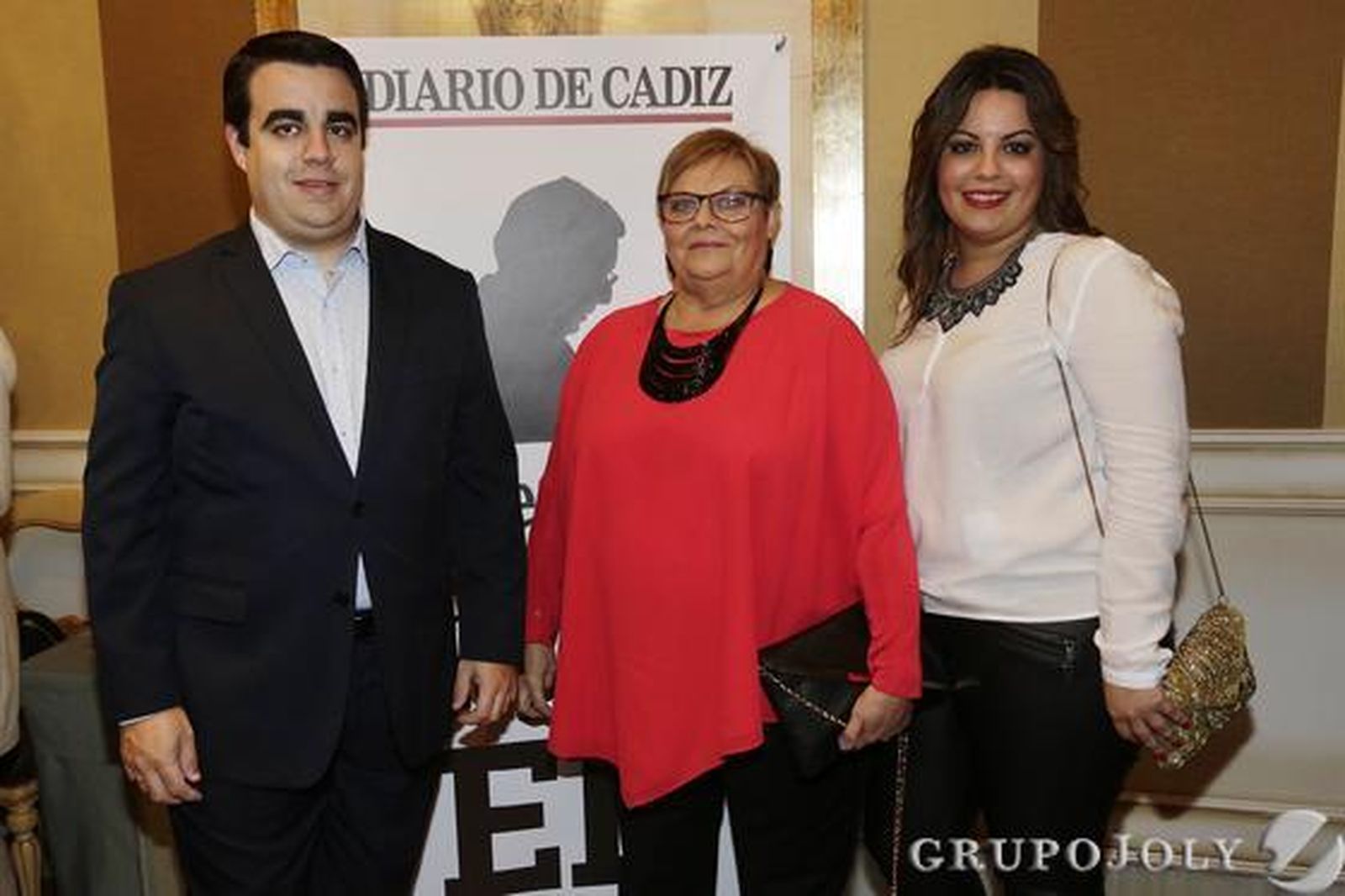 La viuda del periodista Emilio López, Ascensión Vázquez, flanqueada por sus hijos Emilio y Ascensión López Vázquez.

Foto: Julio Gonzalez-Joaquin Pino-Fito Carreto