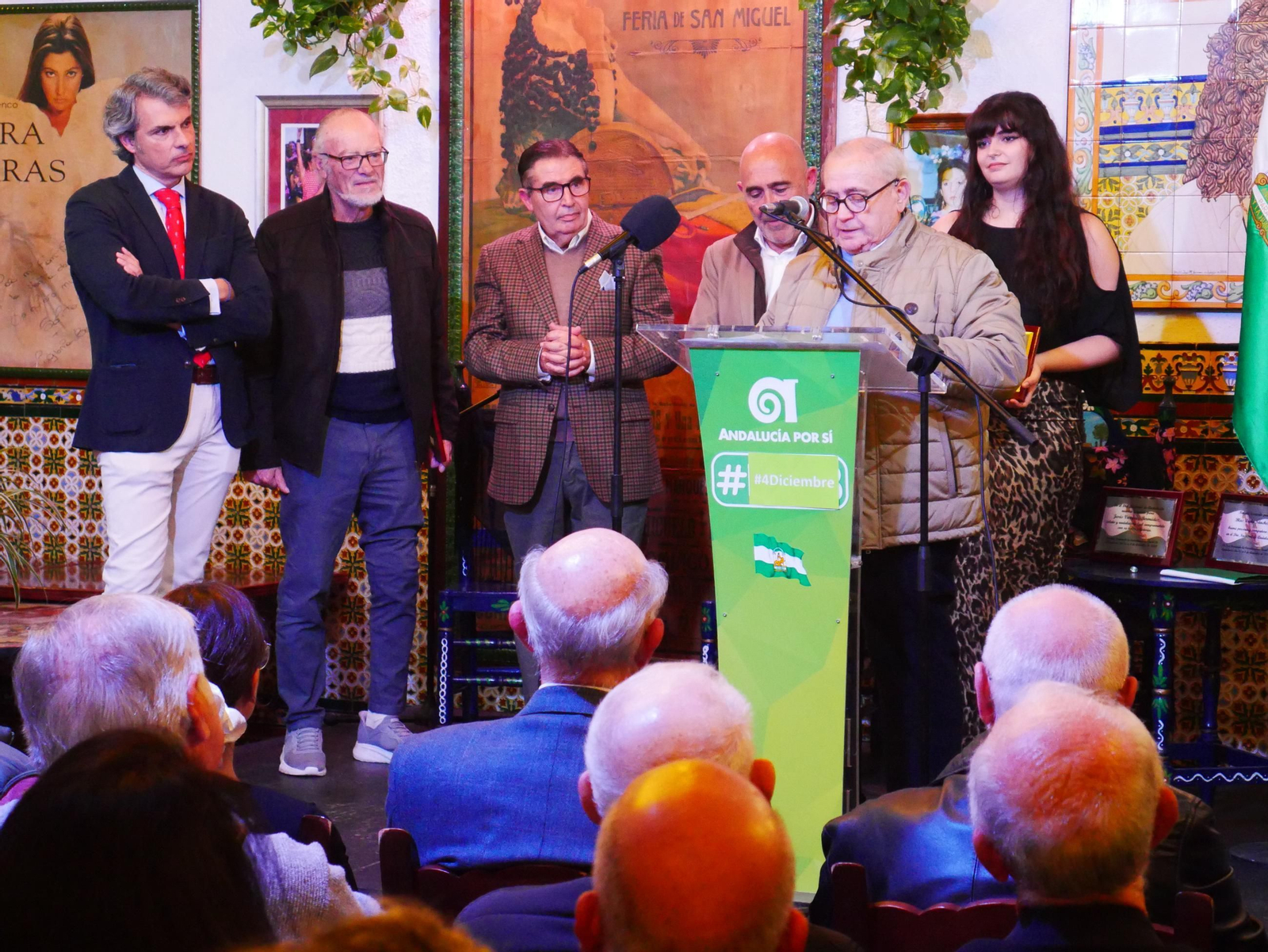 Los dos ex alcaldes andalucistas coincidieron en el escenario durante el reconocimiento a Alfredo Díaz y Alejandro Zapata .