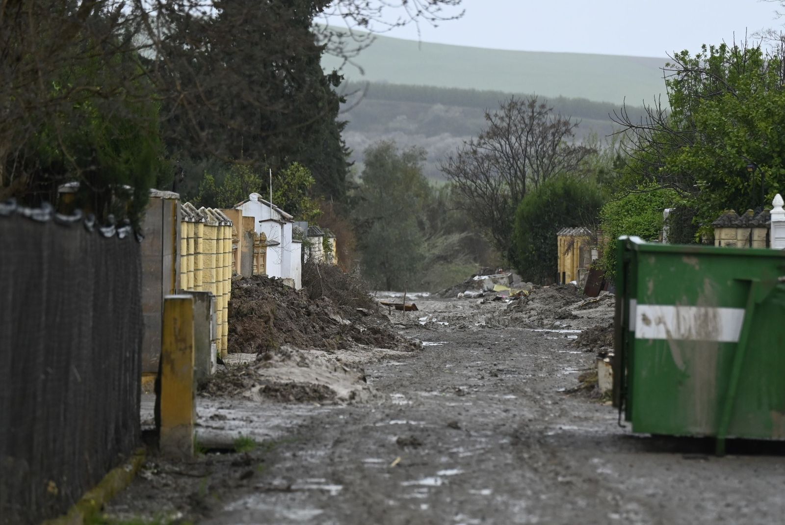 Parcelas de Guadalvalle siguen anegadas por el barro un mes después de las inundaciones