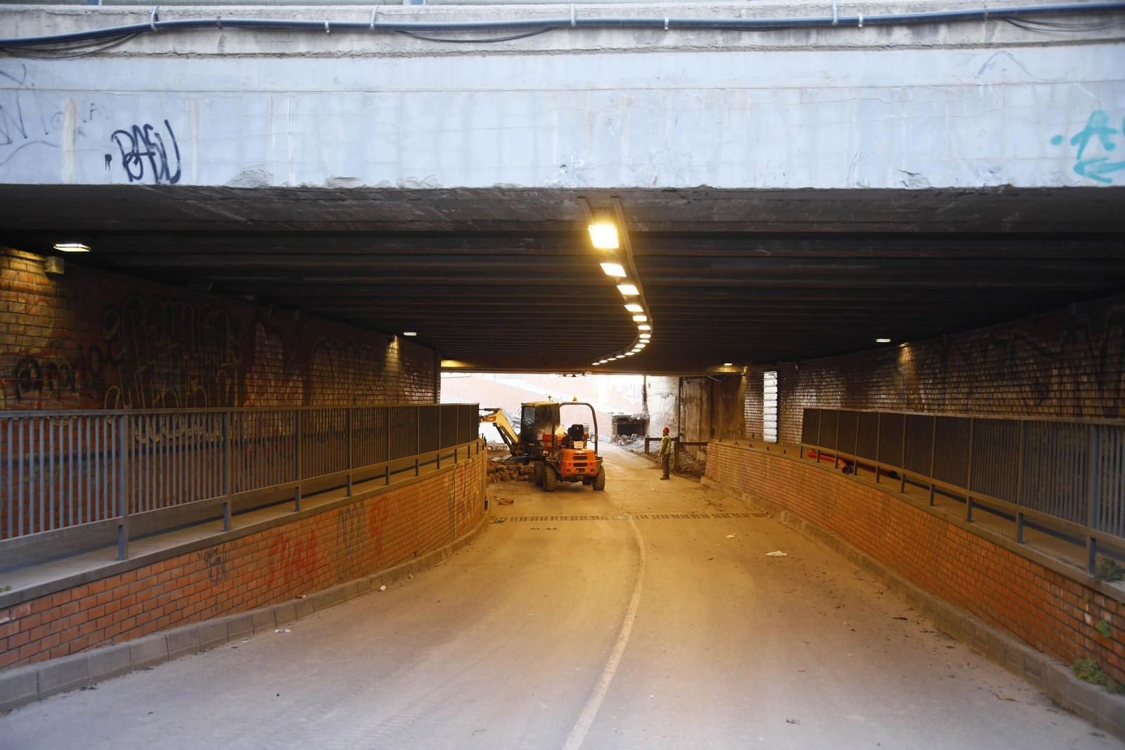 Las mejores imágenes del derribo en el puente de la autovía del aeropuerto y el túnel de La Goleta