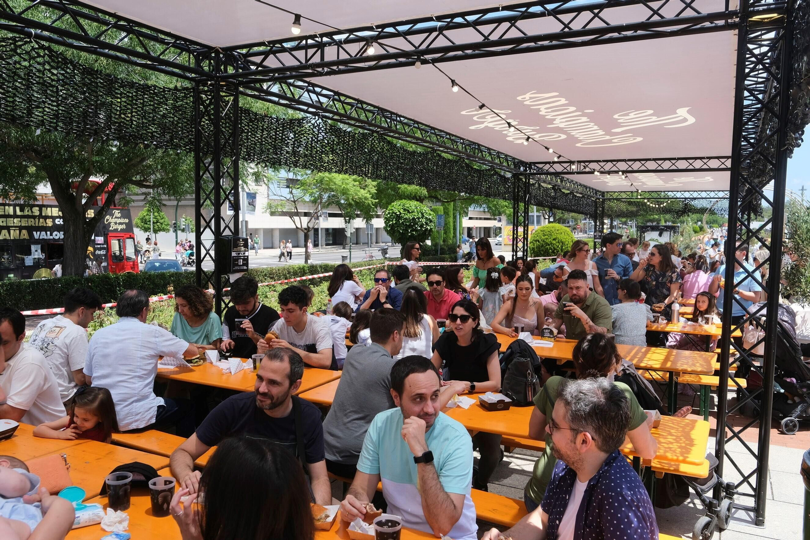 The Champions Burger vuelve a llenar El Vial de Córdoba en su primera jornada de tarde, en imágenes