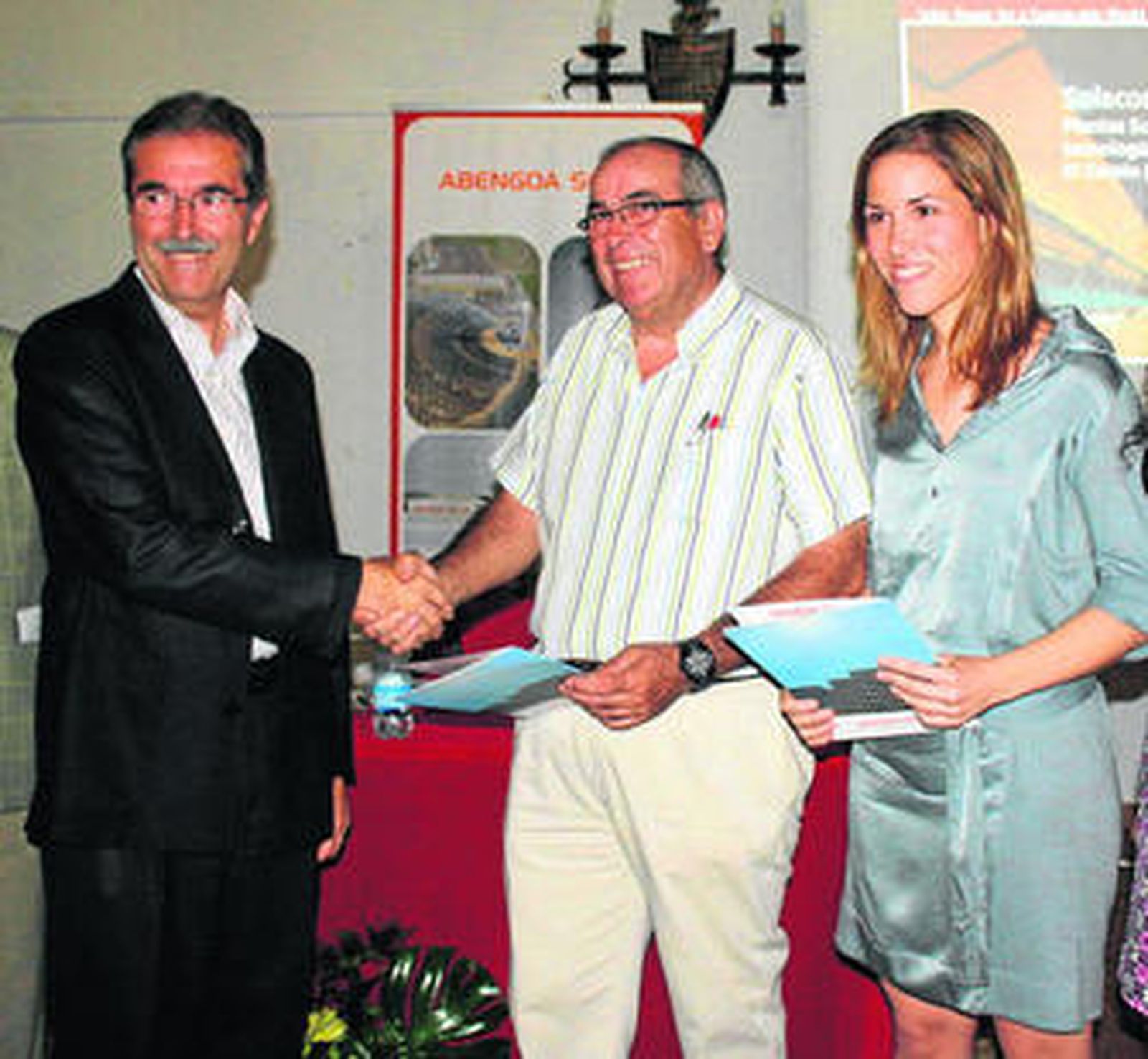 Pedro Robles, Alfonso Benavides y Sol Calzado durante la presentación del proyecto en El Carpio.