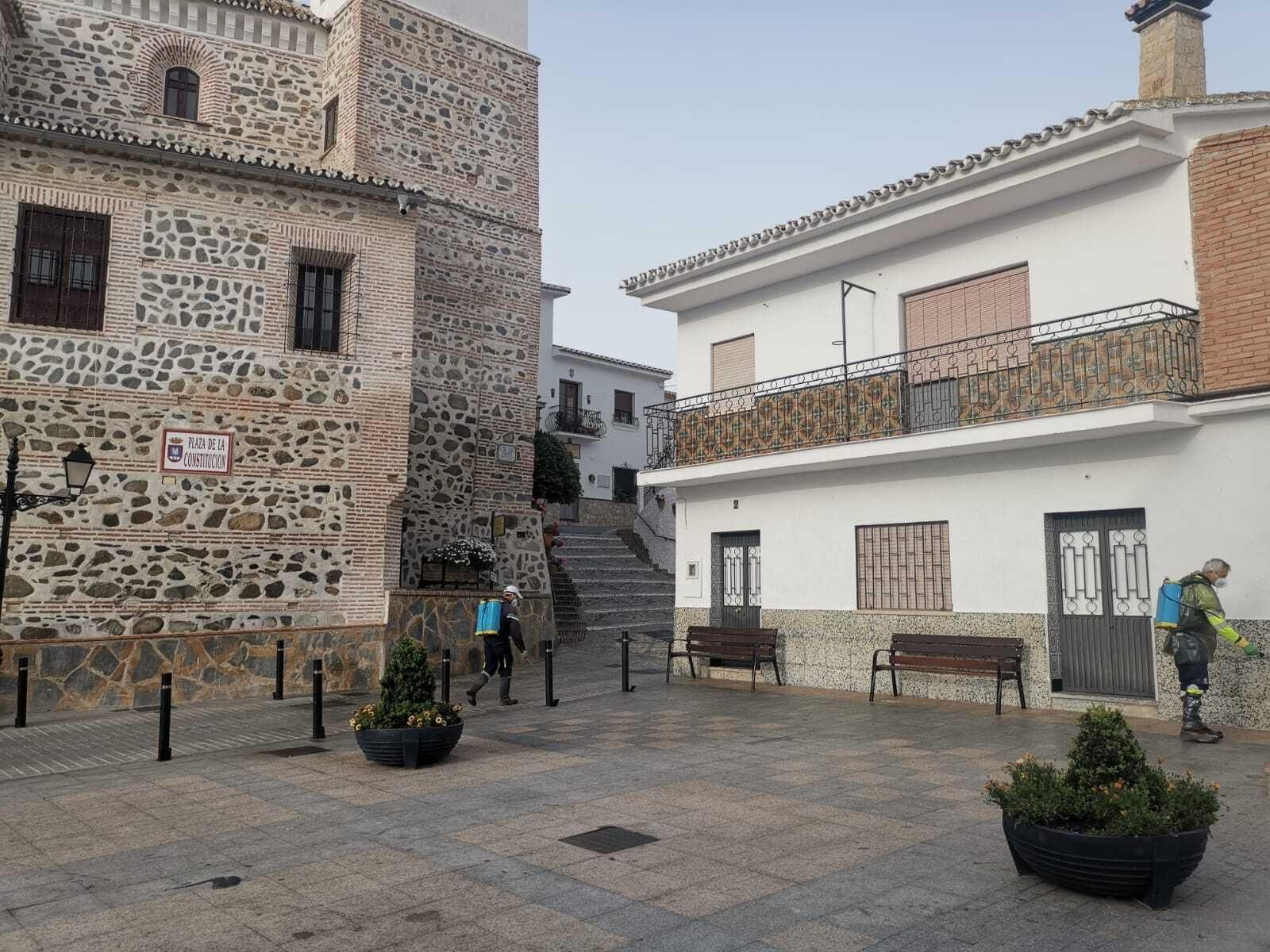 Labores de desinfección en las calles de El Borge.