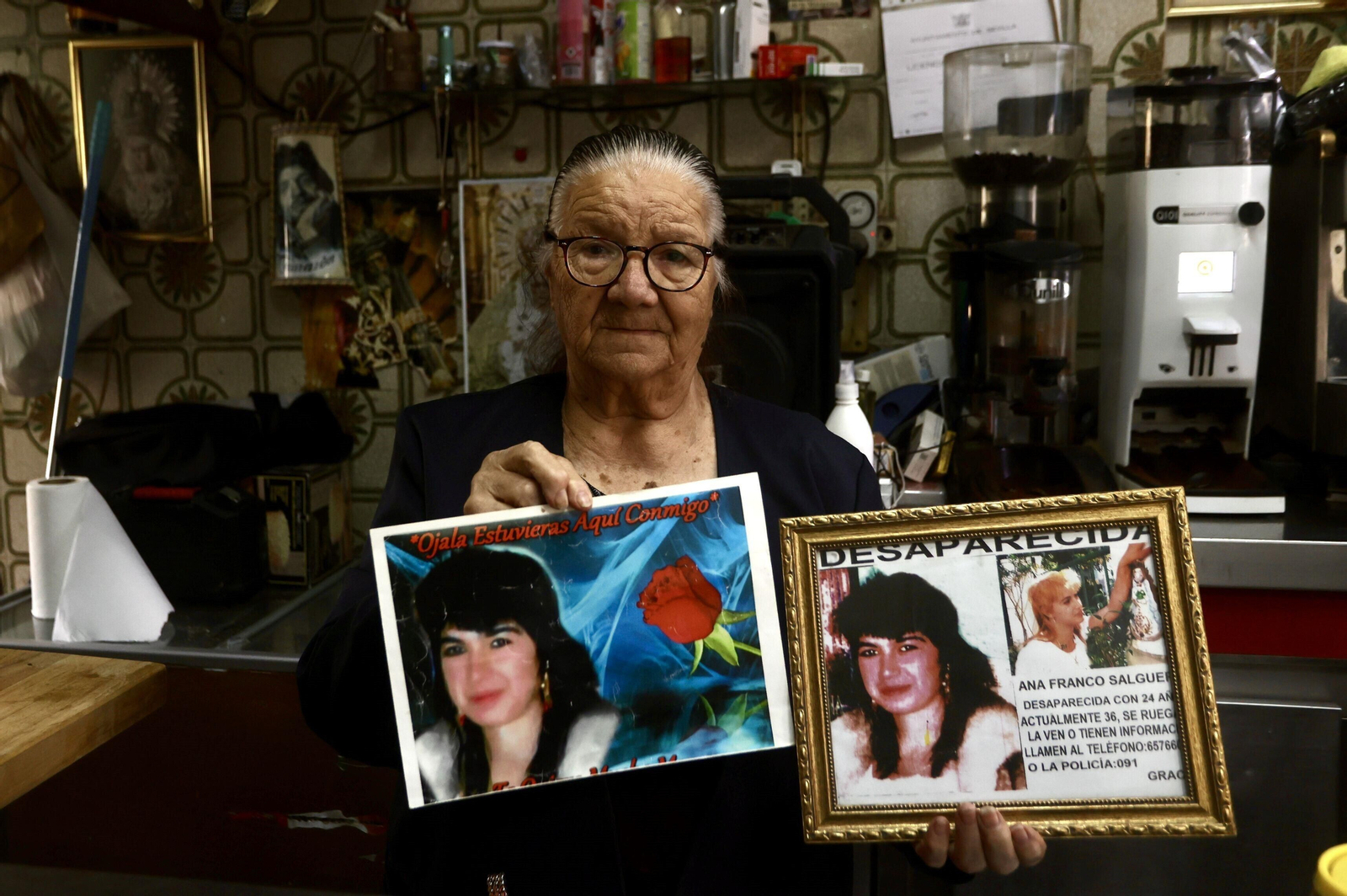 Cándida Salguero, en el bar de su familia en el Polígono Norte.
