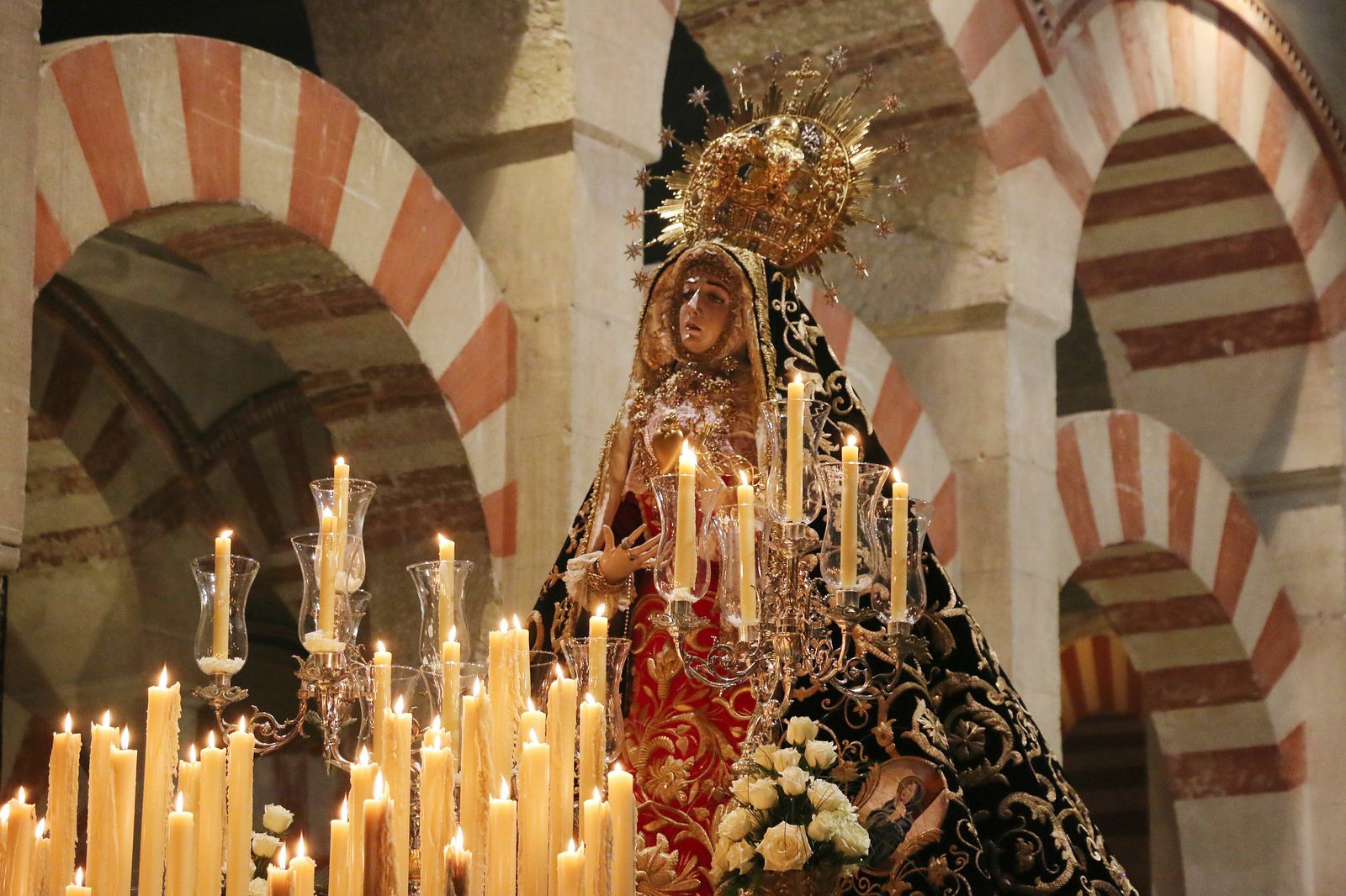 La Virgen de los Dolores, en el interior de la Mezquita-Catedral.