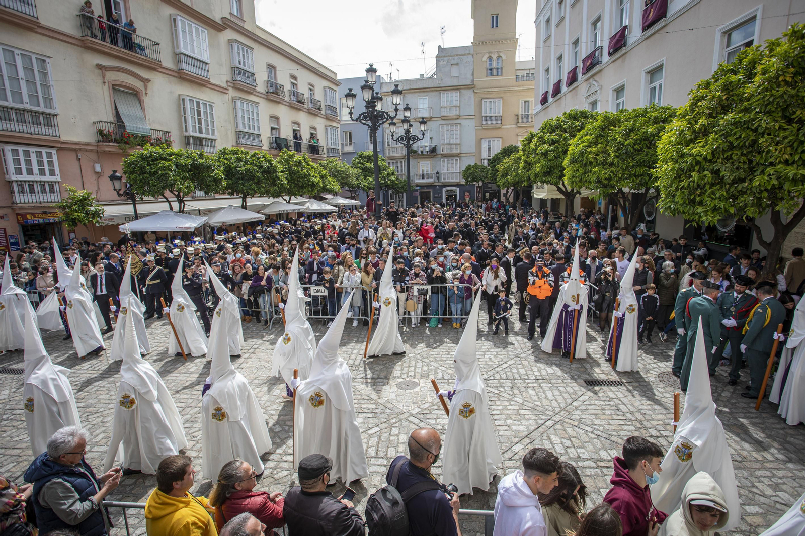 Las imágenes de la cofradía del Nazareno del Amor en la Semana Santa de Cádiz 2022