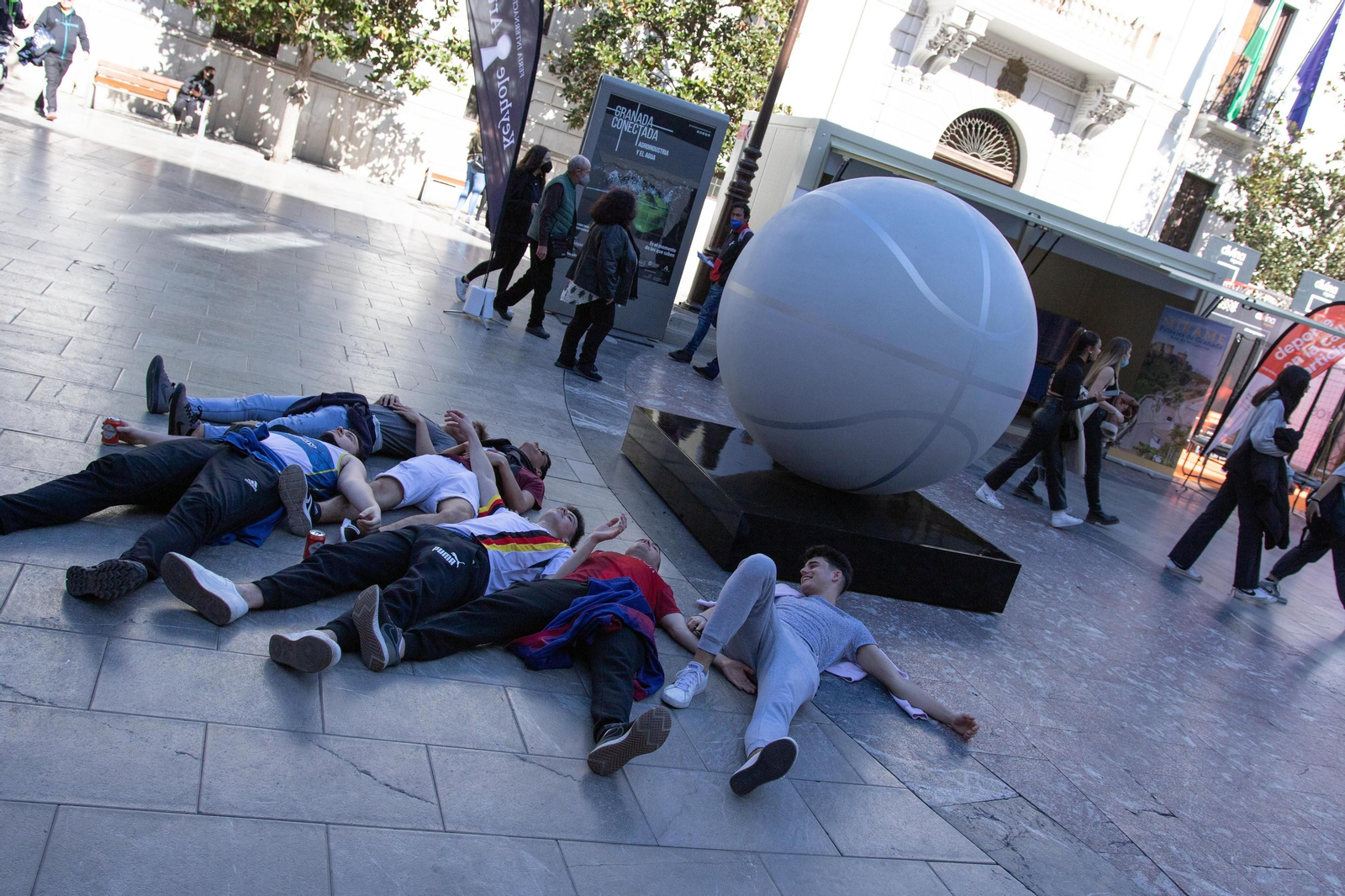 Así vive Granada la celebración de la Copa del Rey de Baloncesto