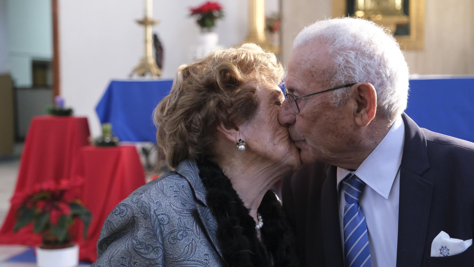 Brindis por 75 años de amor de Carmen y Roque, en imágenes