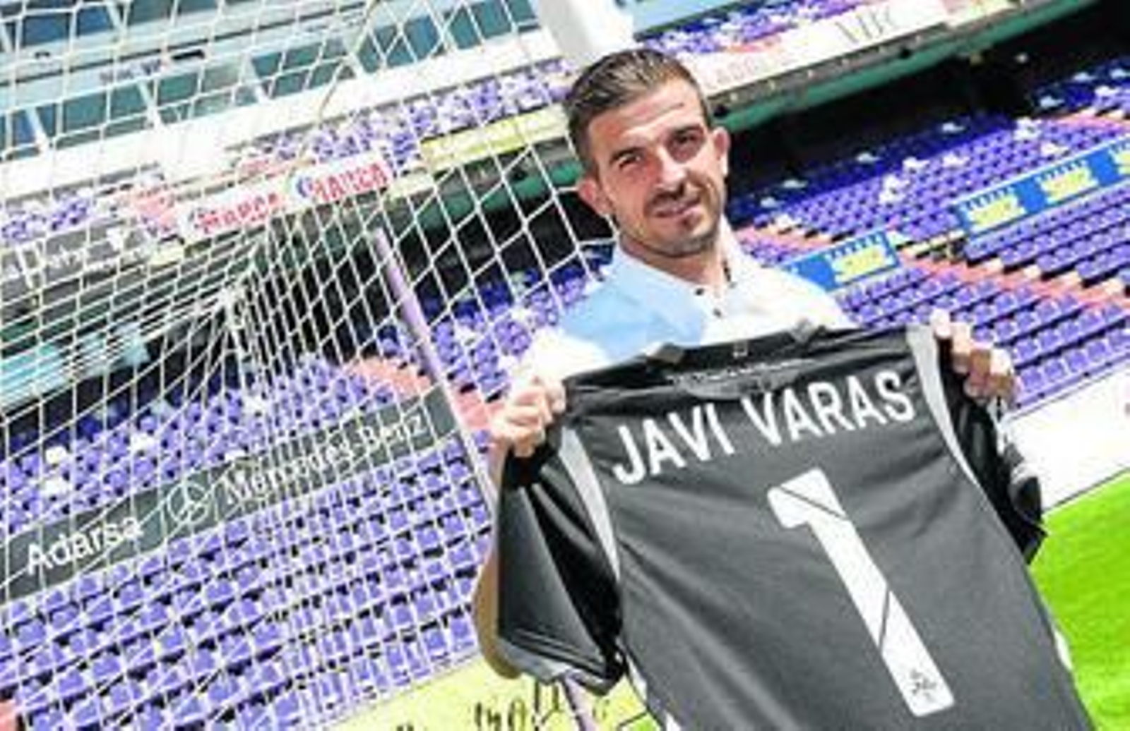 Javi Varas posa en el José Zorrilla como jugador del Valladolid.