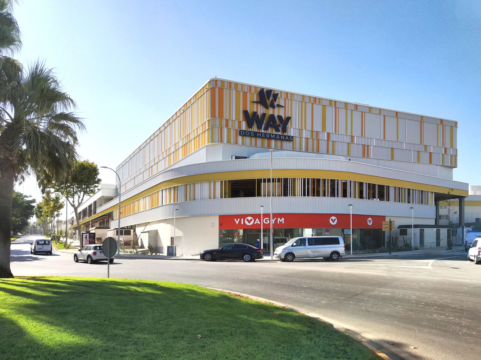 El centro comercial WAY de Dos Hermanas promovido por Kronos Properties.