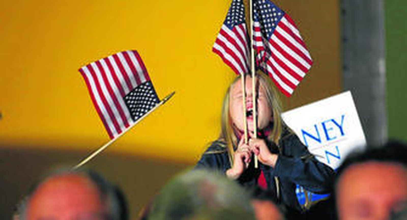 Una niña grita durante el acto de campaña realizado ayer por el candidato republicano, Mitt Romney, en la localidad de Roanoke, en el Estado de Virginia.
