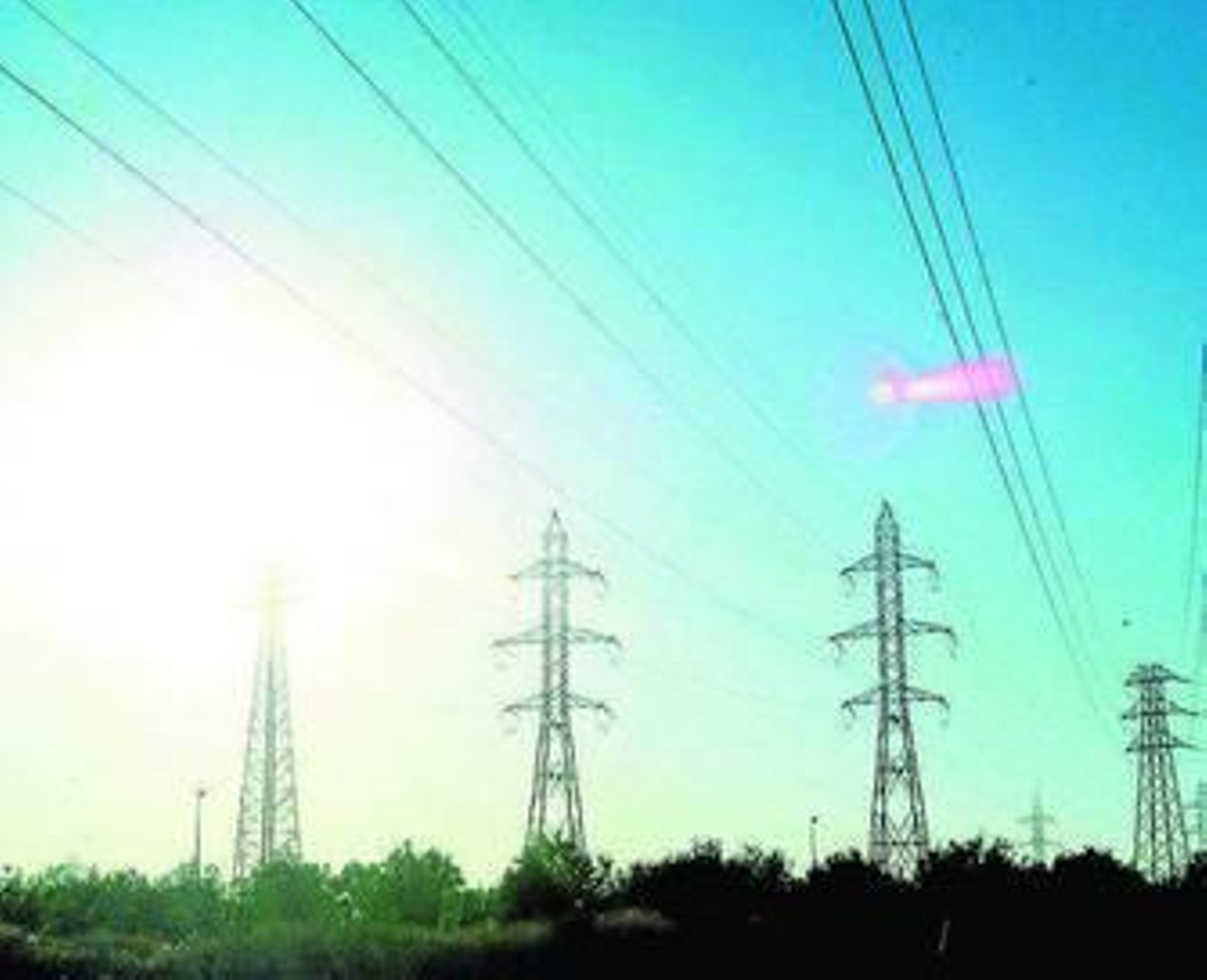 Imagen de un tendido eléctrico.