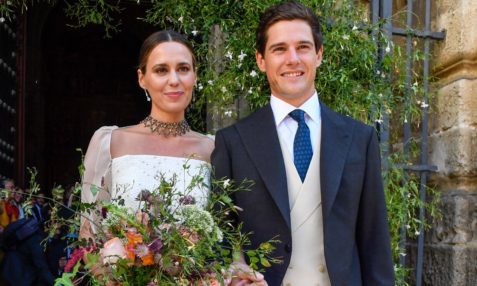 El ya matrimonio, a su salida de la jerezana iglesia de San Miguel.