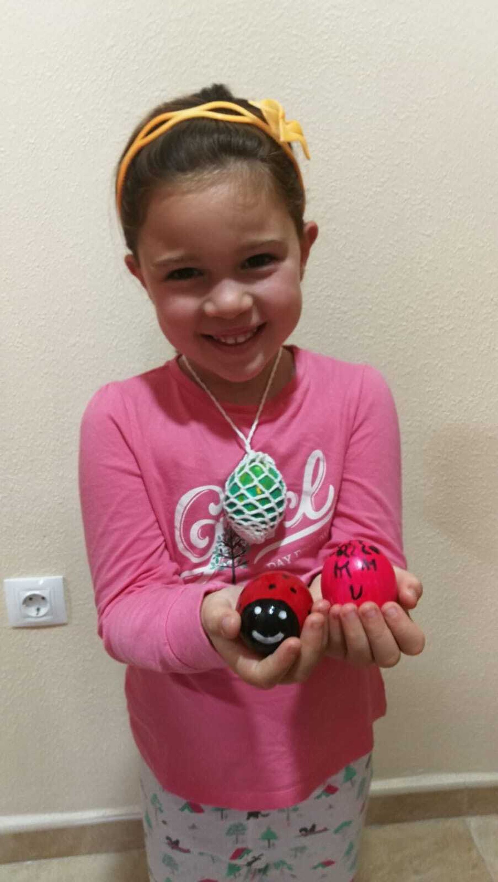 La singular tradición de los huevos pintados de Pascua de Fuente Carreteros, en fotografías