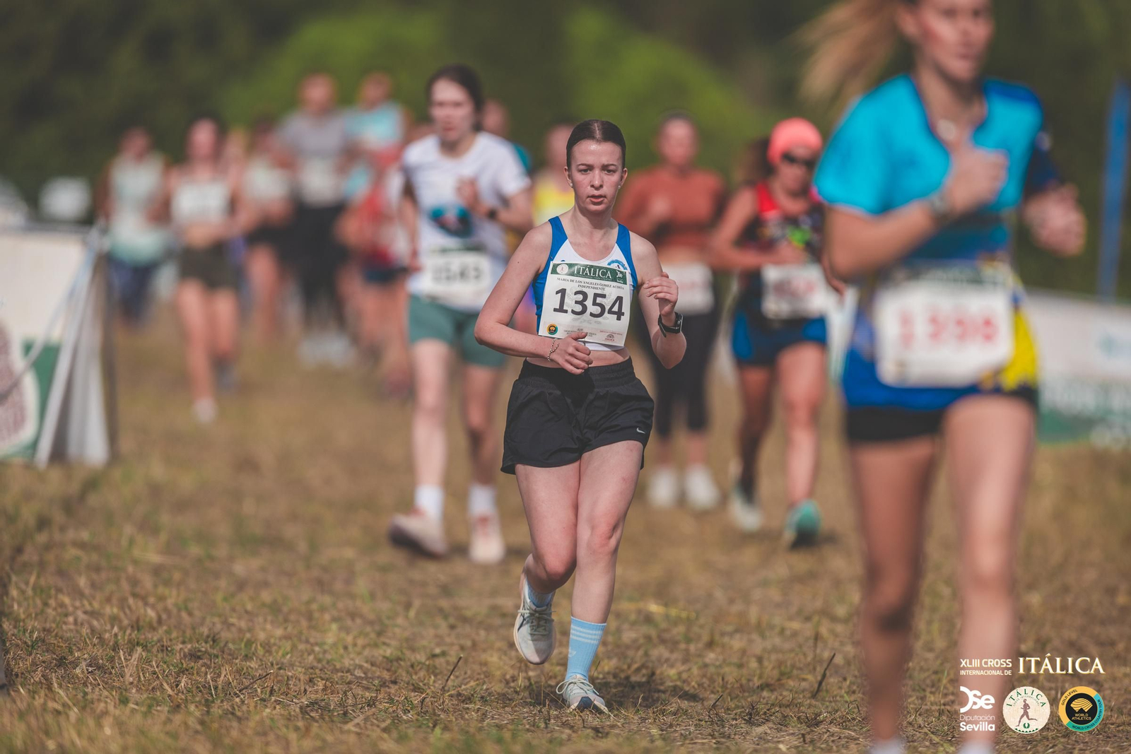 Búscate en las fotos del Cross de Itálica 2025 | 1