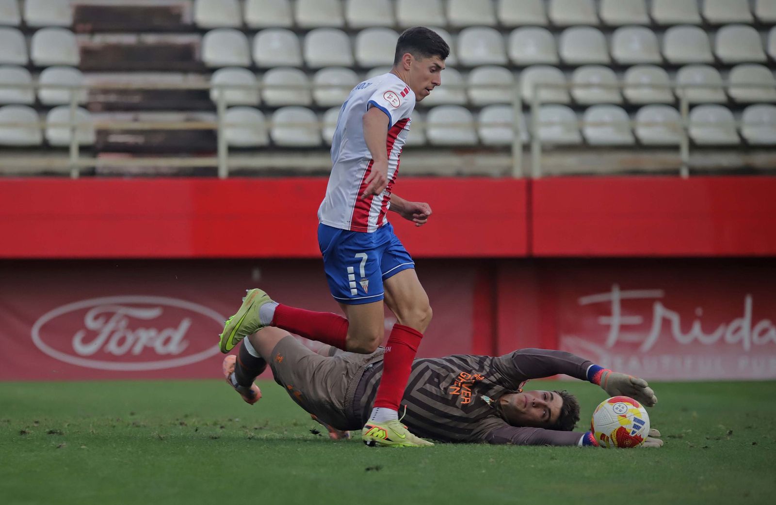Las mejores fotos del Algeciras - Betis Deportivo de Primera Federación