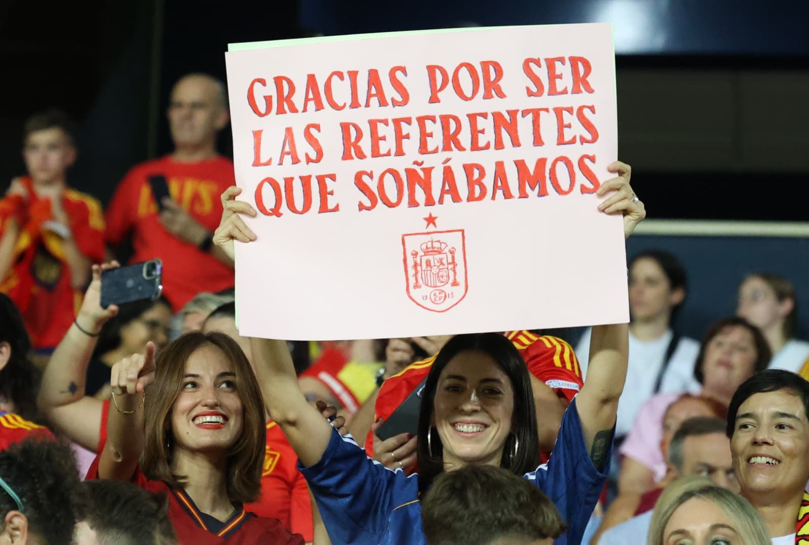 Búscate en las gradas de La Rosaleda durante el España-Suecia