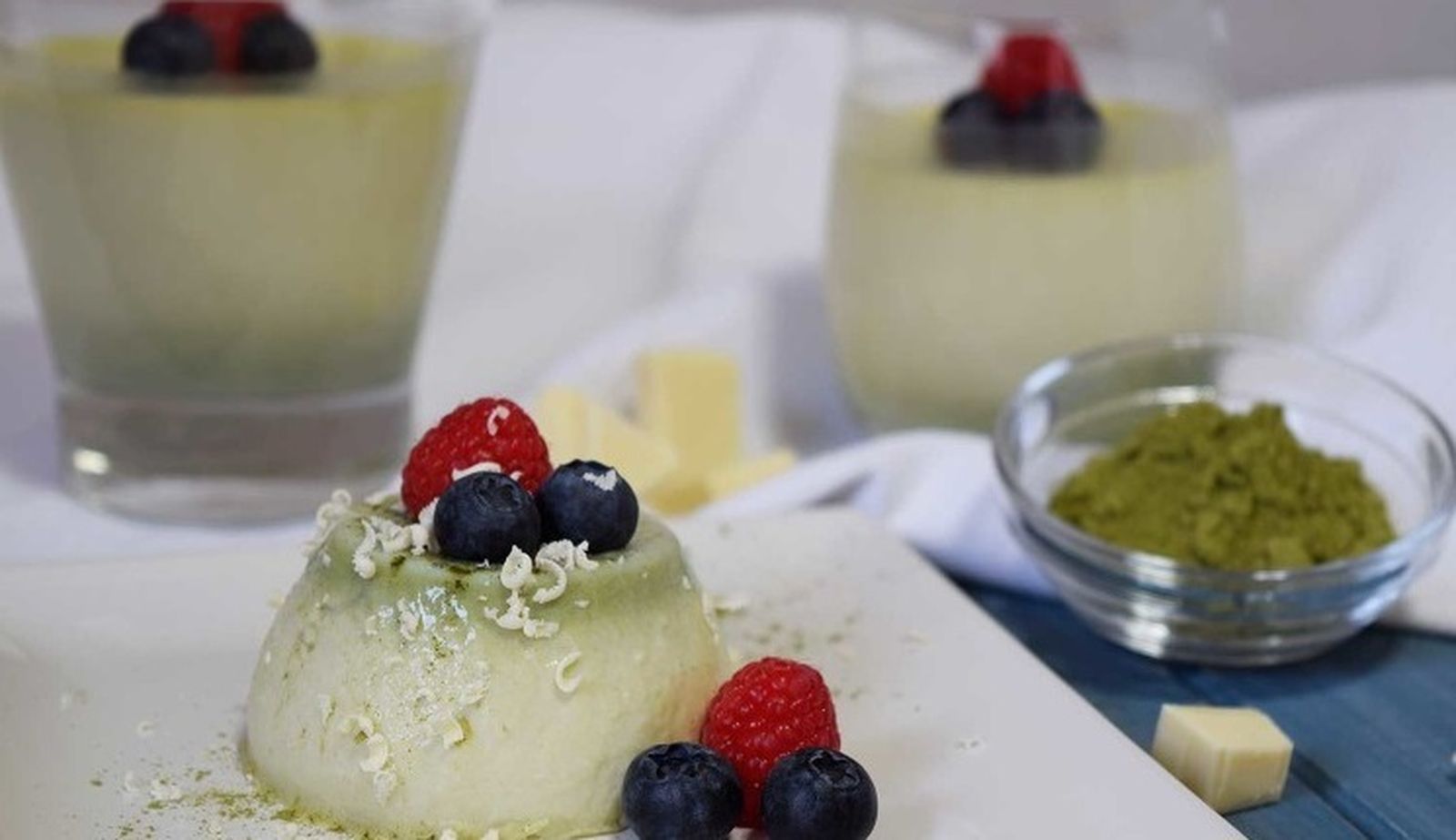 Receta de Panna cotta de té matcha y chocolate blanco