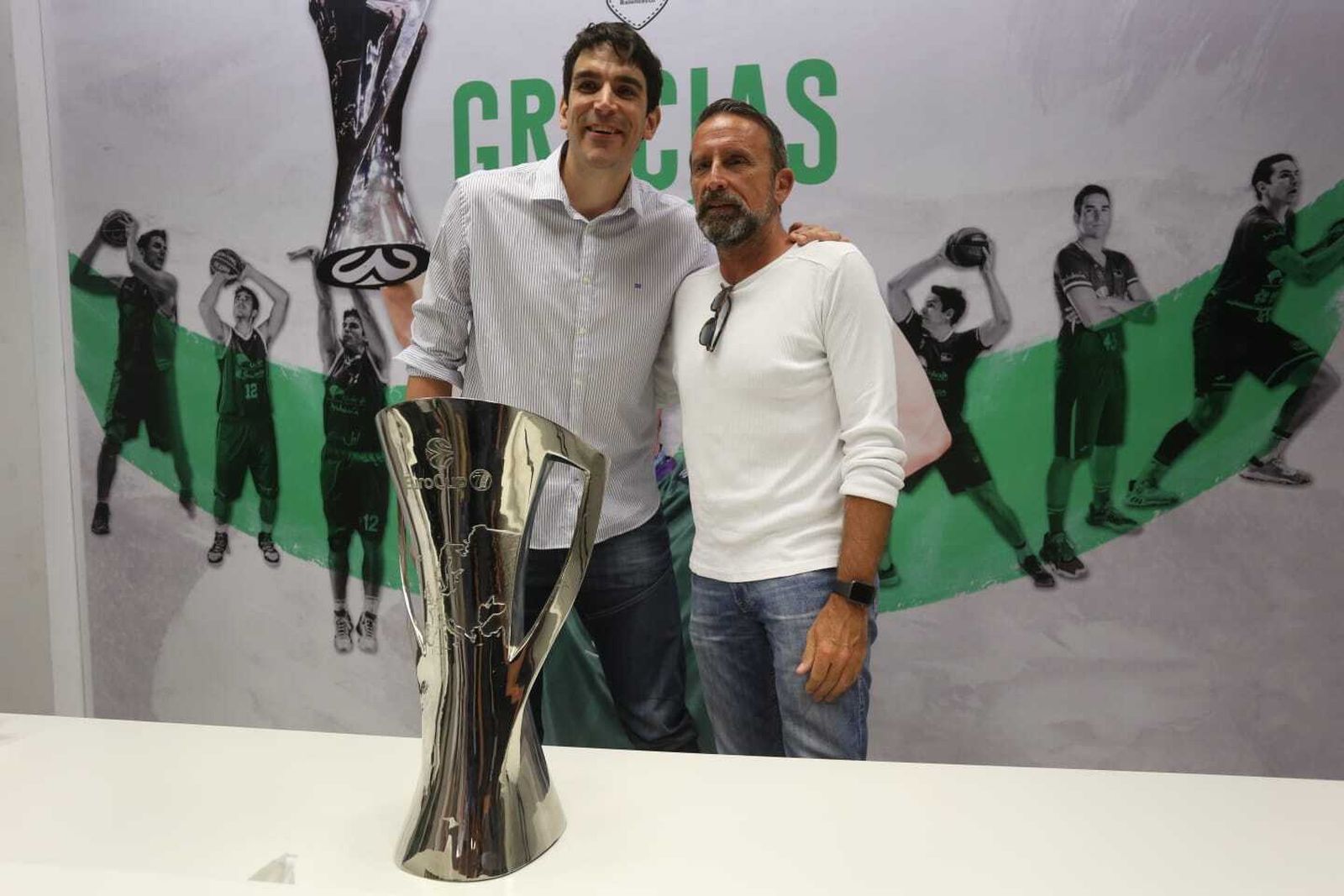 Fotos: la rueda de prensa de despedida de Carlos Suárez