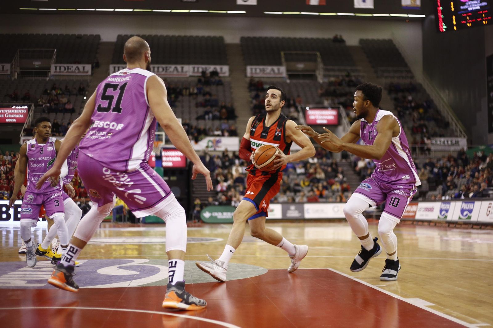 El Covirán tuvo que bregar durante 25 minutos para hace caer la resistencia del Araberri