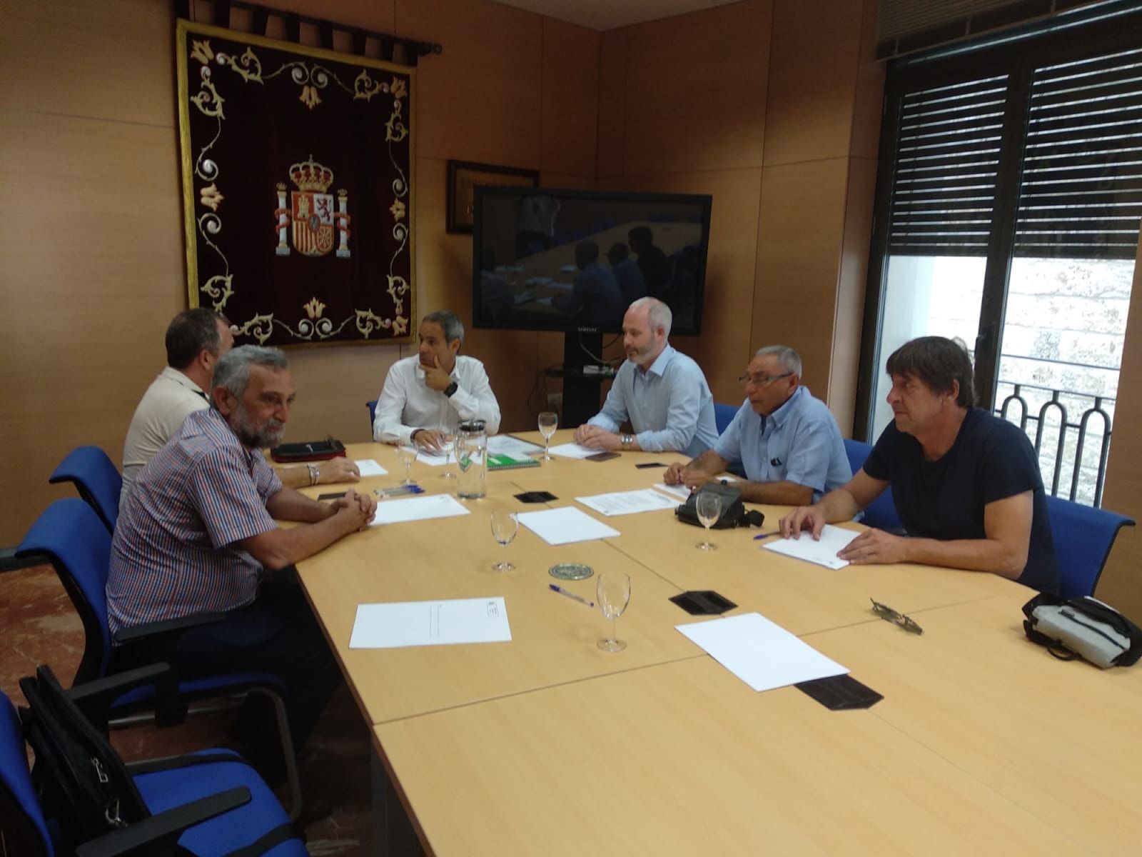 Un instante de la reunión mantenida entre los representantes del colectivo Delphi y el subdelegado del Gobierno.