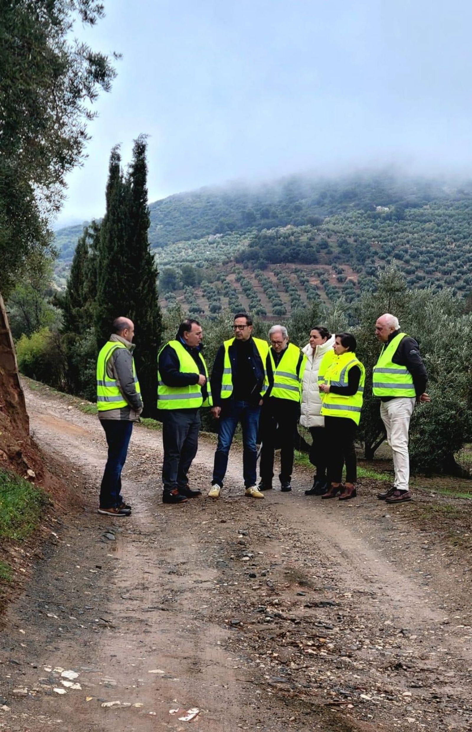 Visita de la delegada Soledad Aranda al camino rural del Salado.