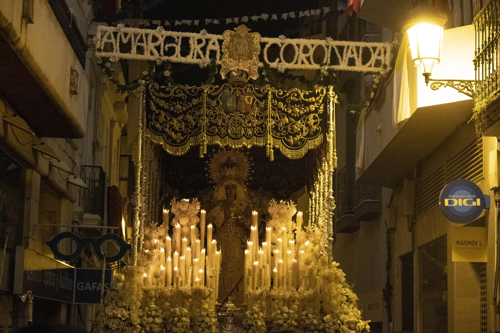 Las mejores imágenes de la procesión de la Amargura Coronada