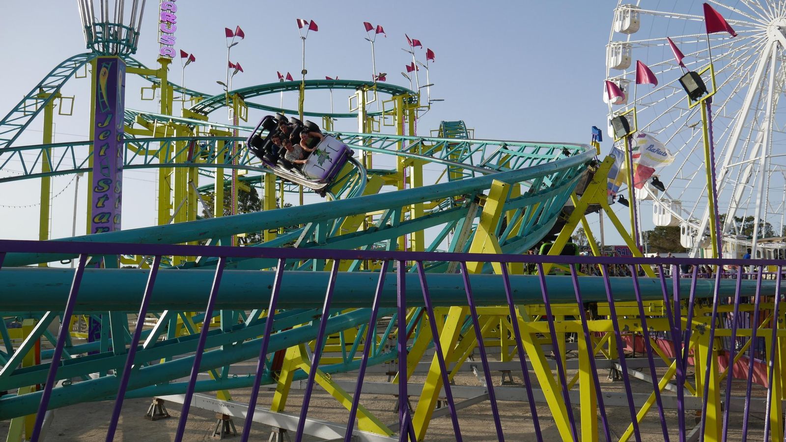 La montaña rusa 'Jet Star' La montaña rusa 'Jet Star'