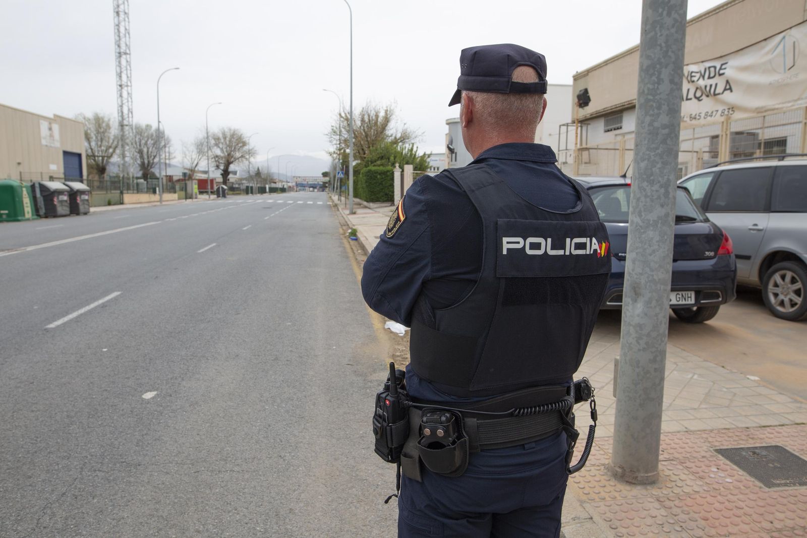 La presencia policial se mantiene en las inmediaciones de Mercagranada