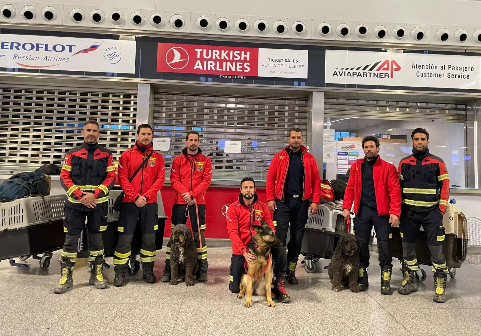 Los profesionales del colectivos Bomberos del Mundo desplazados a Turquía.