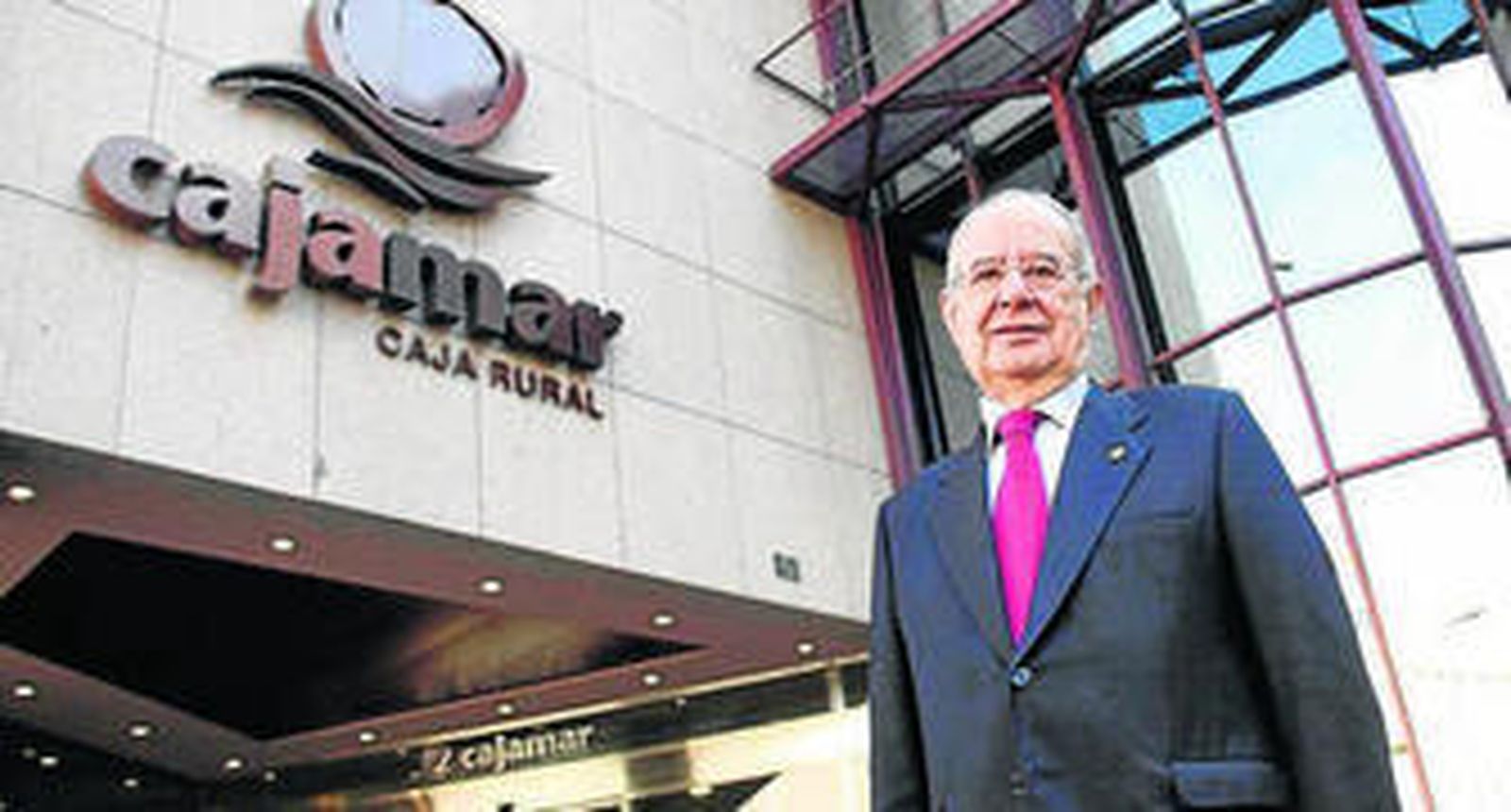 Antonio Pérez Lao, premiado por la Junta con un Arco Iris.