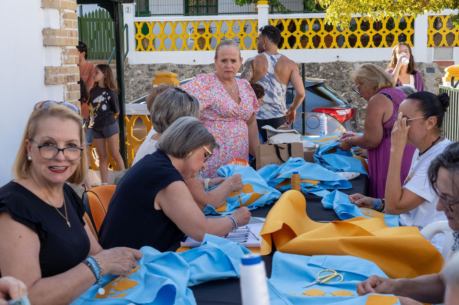 Imágenes de los talleres de la Hermandad de la Victoria de las decoraciones para La Magna Mariana