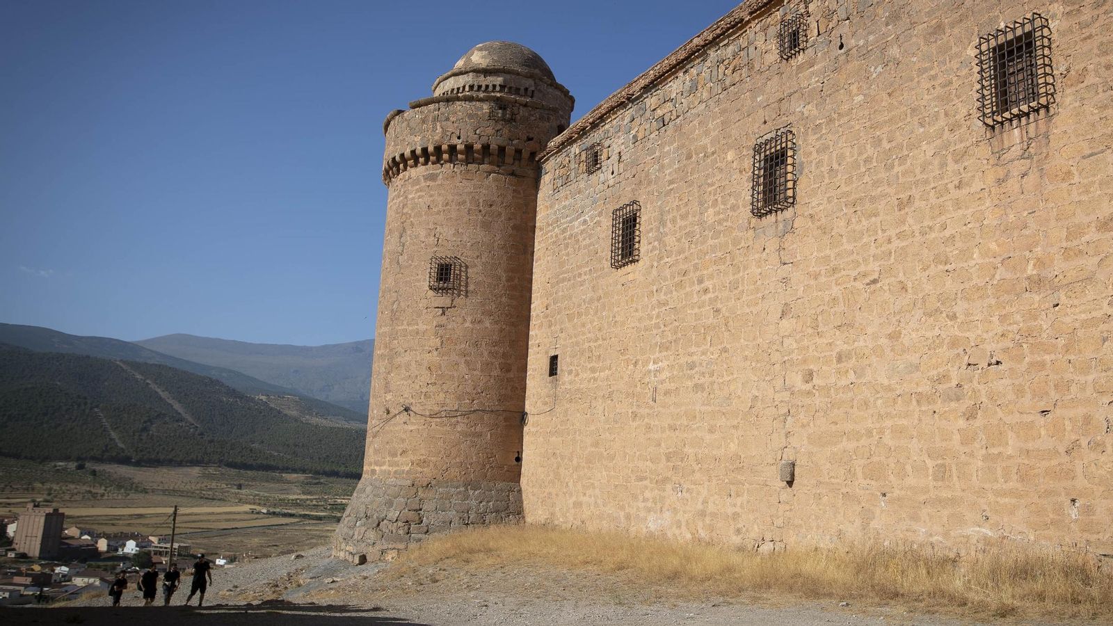 Los accesos tanto a pie como en vehículo deben ser acondicionados