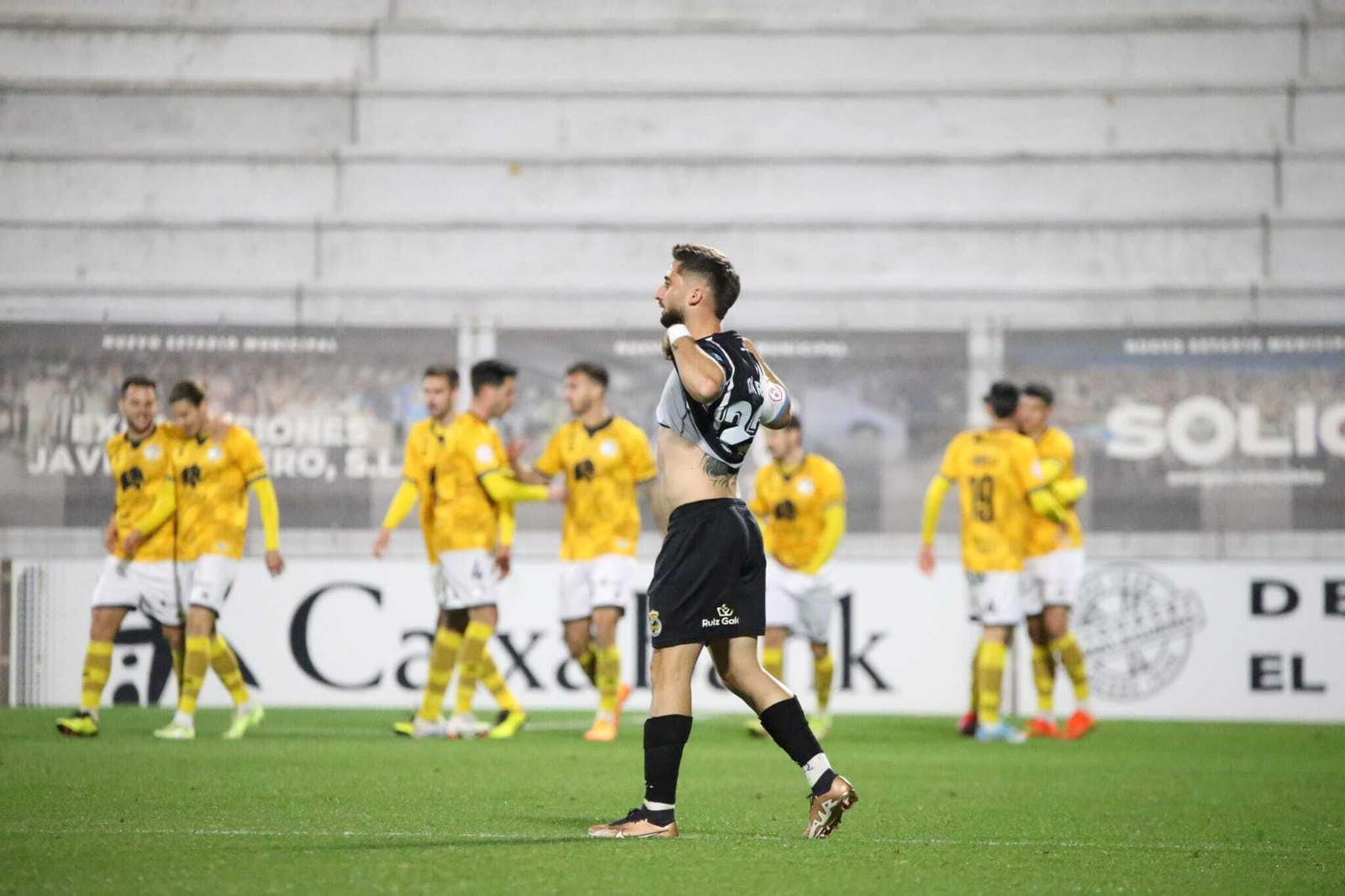 Omar Perdomo se desespera mientras Unionistas celebra su gol