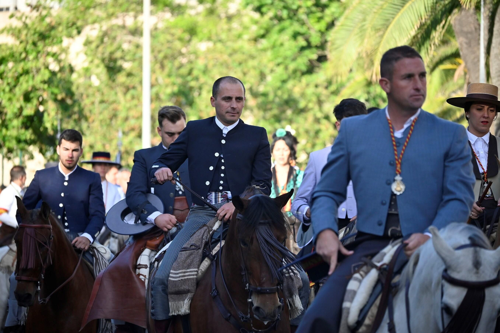 Imágenes de los peregrinos de la Hermandad de Emigrantes en su salida por las calles de Huelva