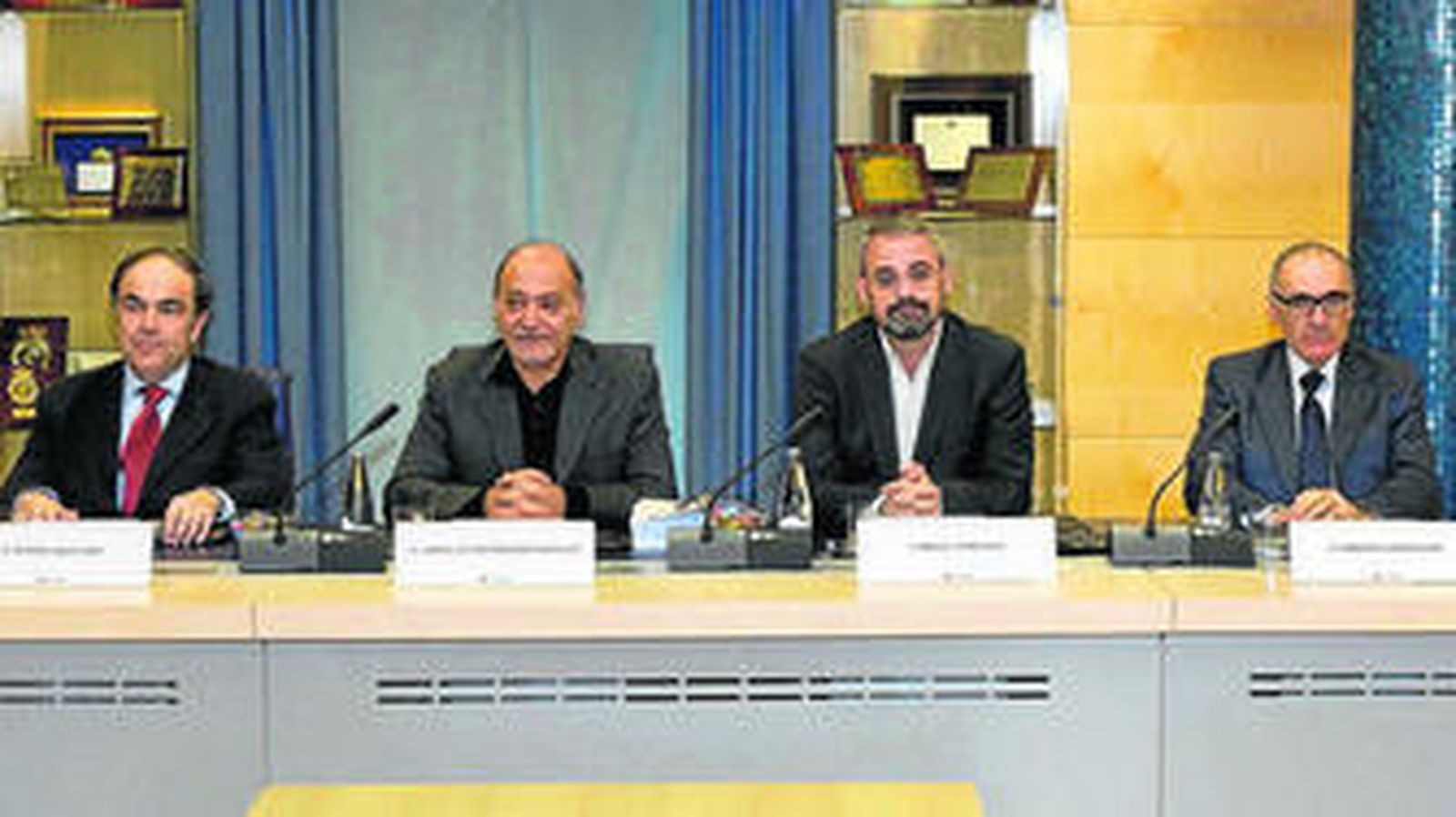 A. Luque (vicepdte 2º), J. de la Cruz Cárdenas (presidente), M. Yebra (vicepdte 1º), y F. Lorente (vicepdte 3º).
