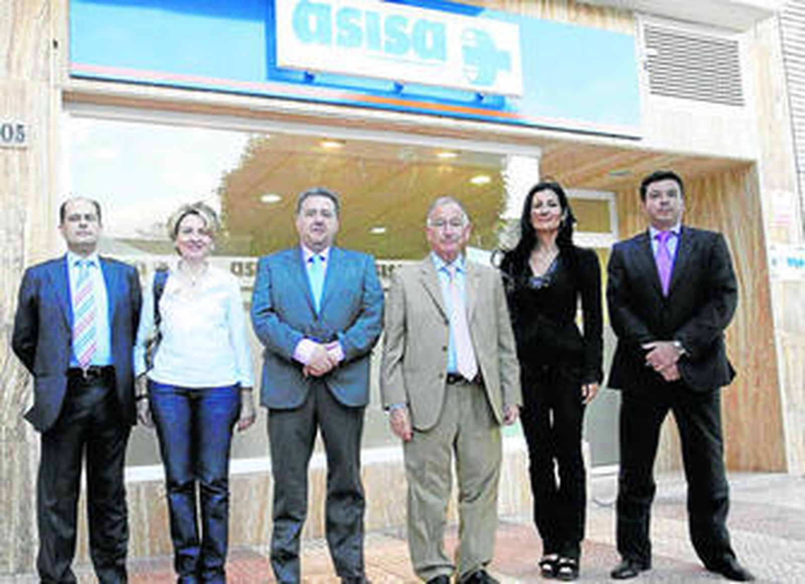 Asisa mejora sus servicios con una nueva oficina en Roquetas de Mar