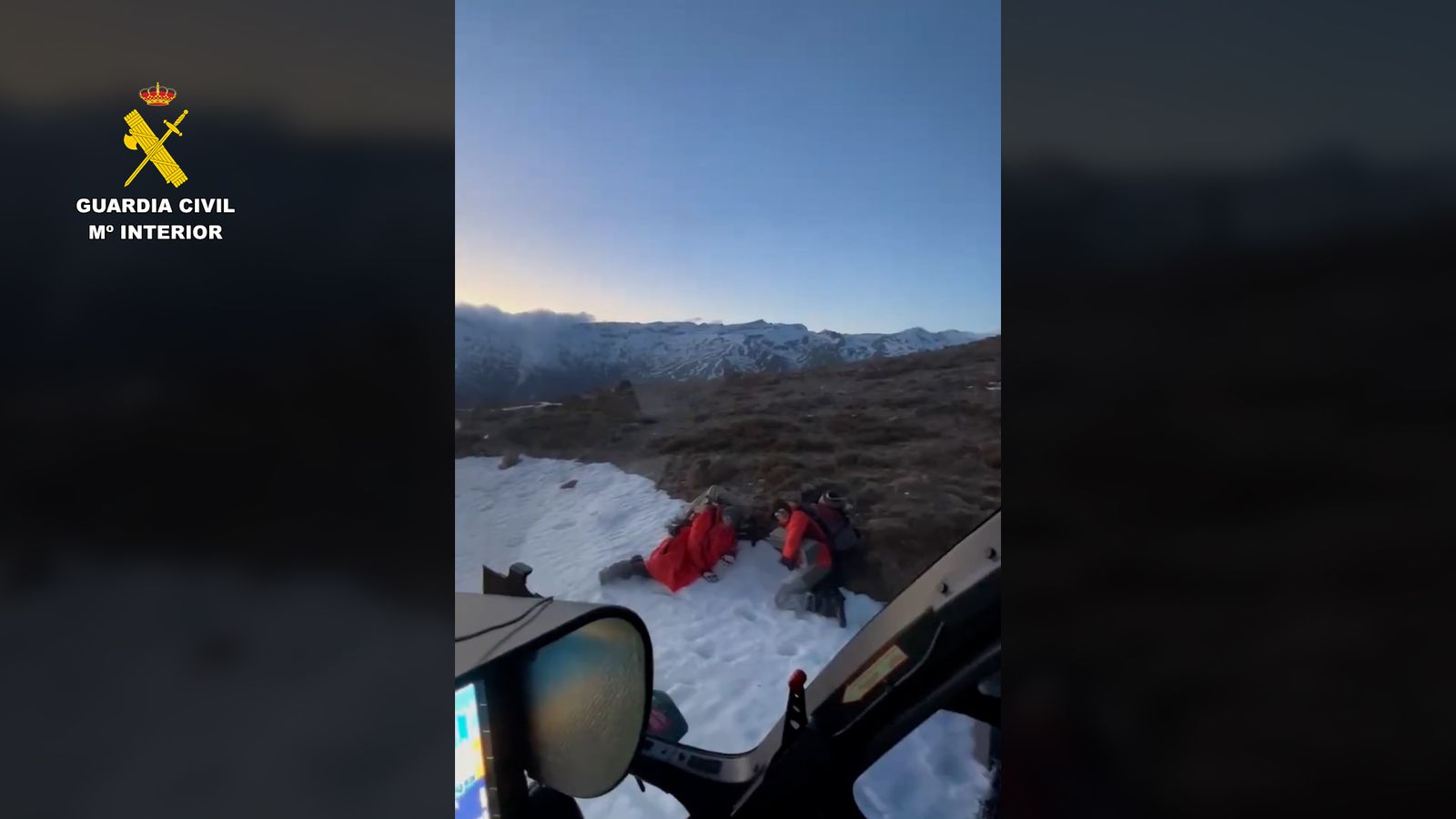 Rozan la tragedia: Todas las imágenes del rescate de 17 montañeros en Sierra Nevada