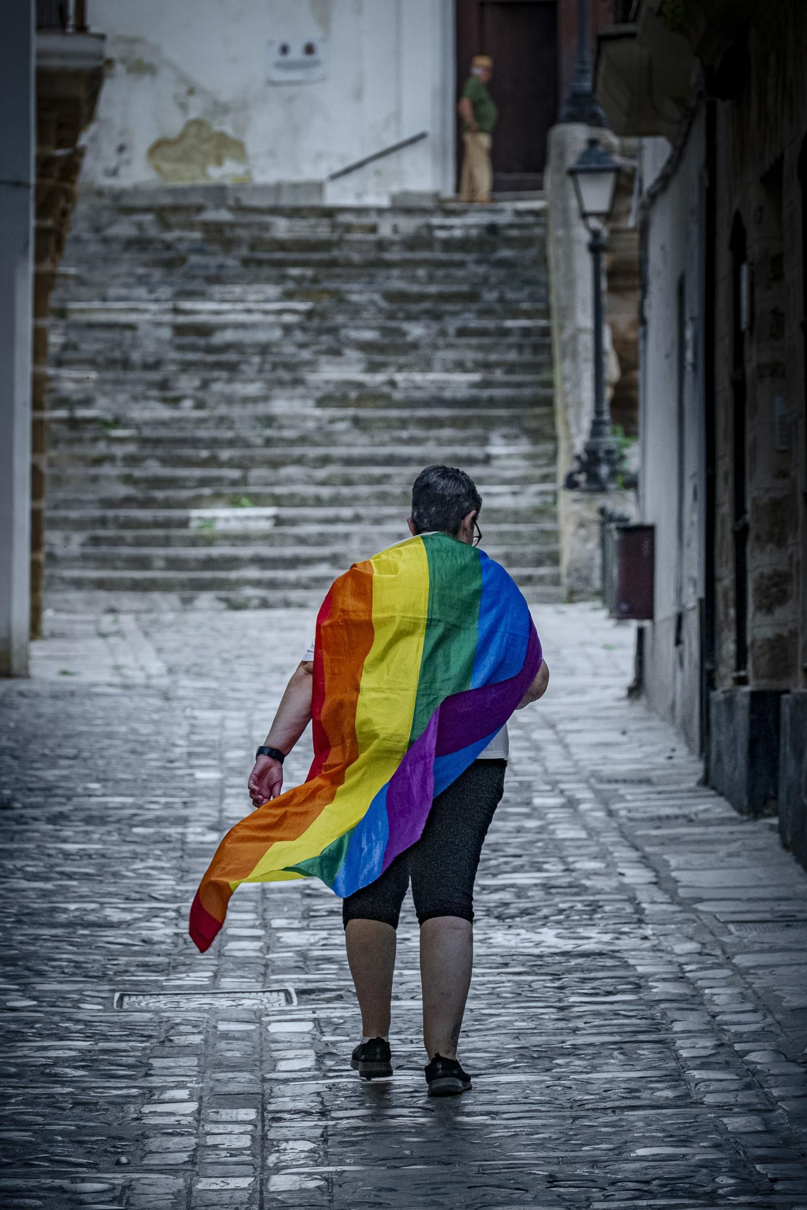 Ambiente previo al Corpus y Día del Orgullo en la Plaza de La catedral de Cádiz