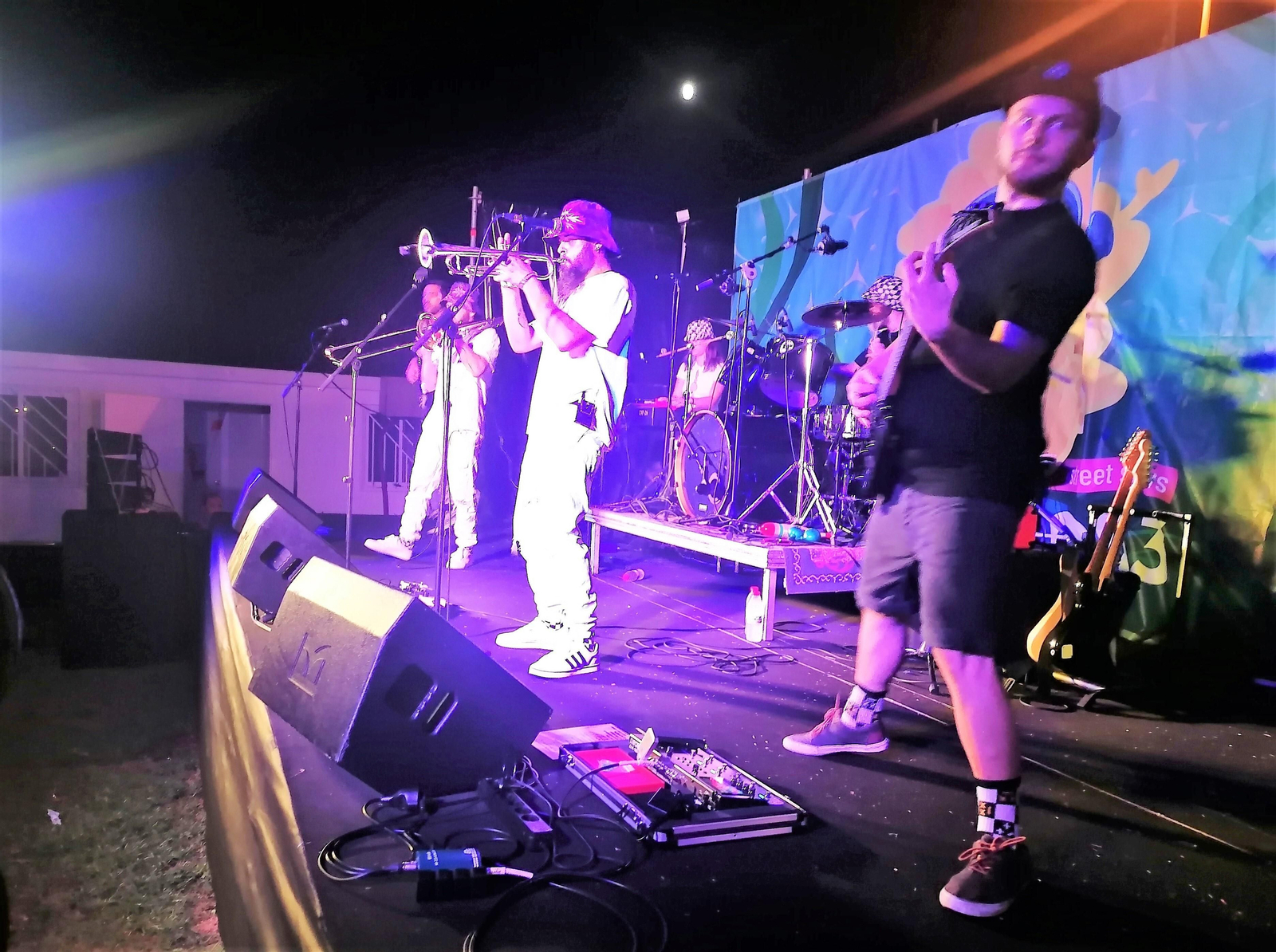 Extensores Automáticos durante su gran concierto en Roquetas.