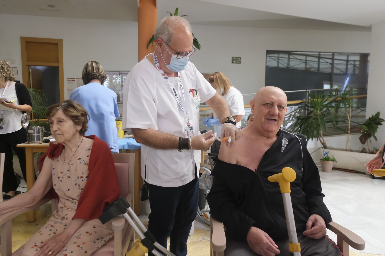 El inicio de la campaña de vacunación de la gripe en Córdoba, en imágenes