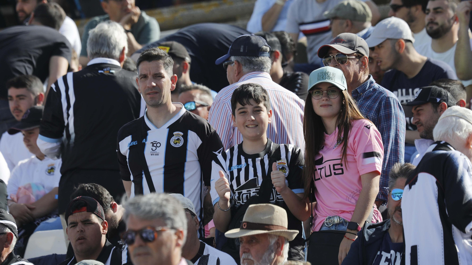 Fotos de la afición durante el encuentro de la Balona - Real Madrid Castilla