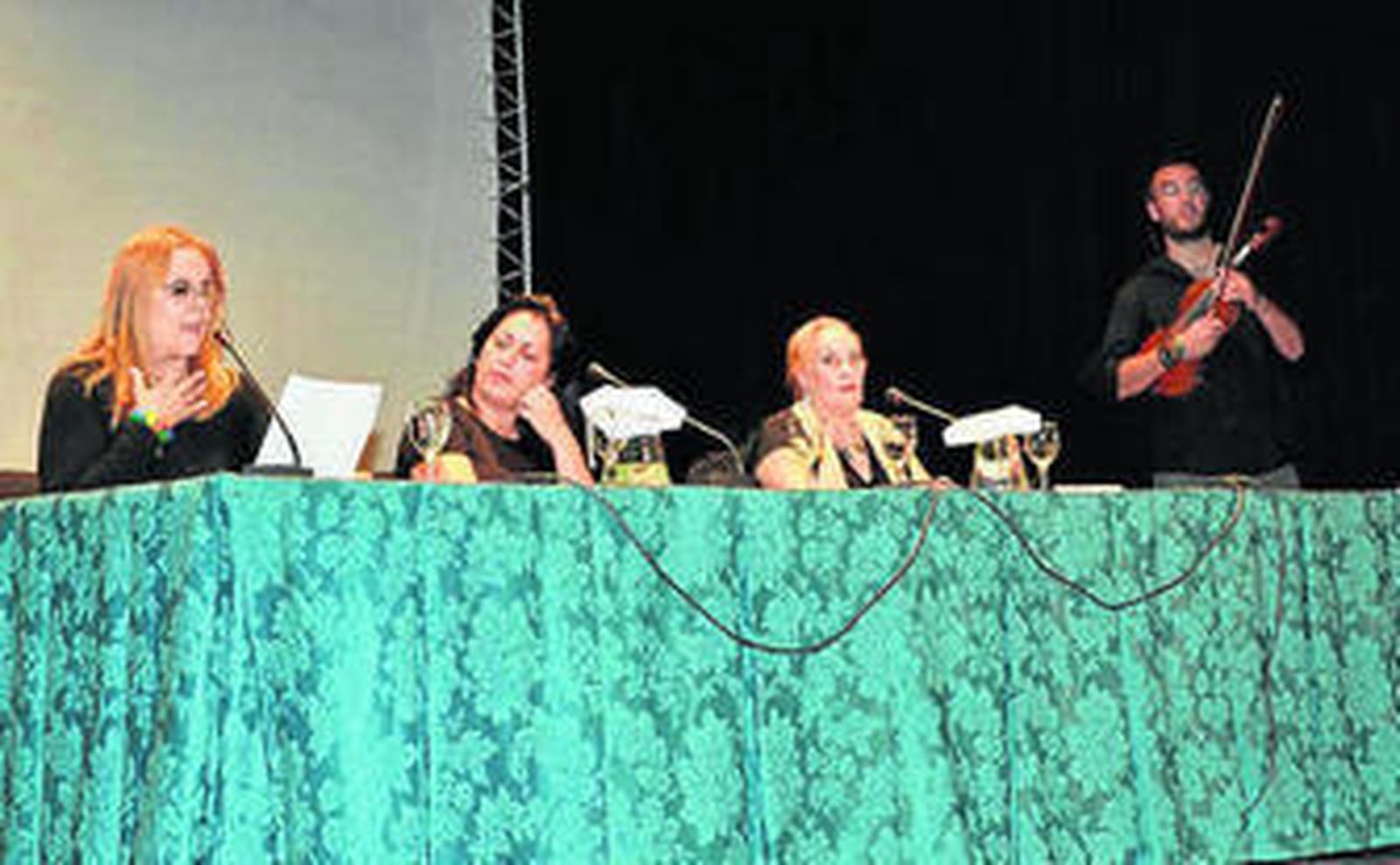 Un momento del acto de presentación del poemario.