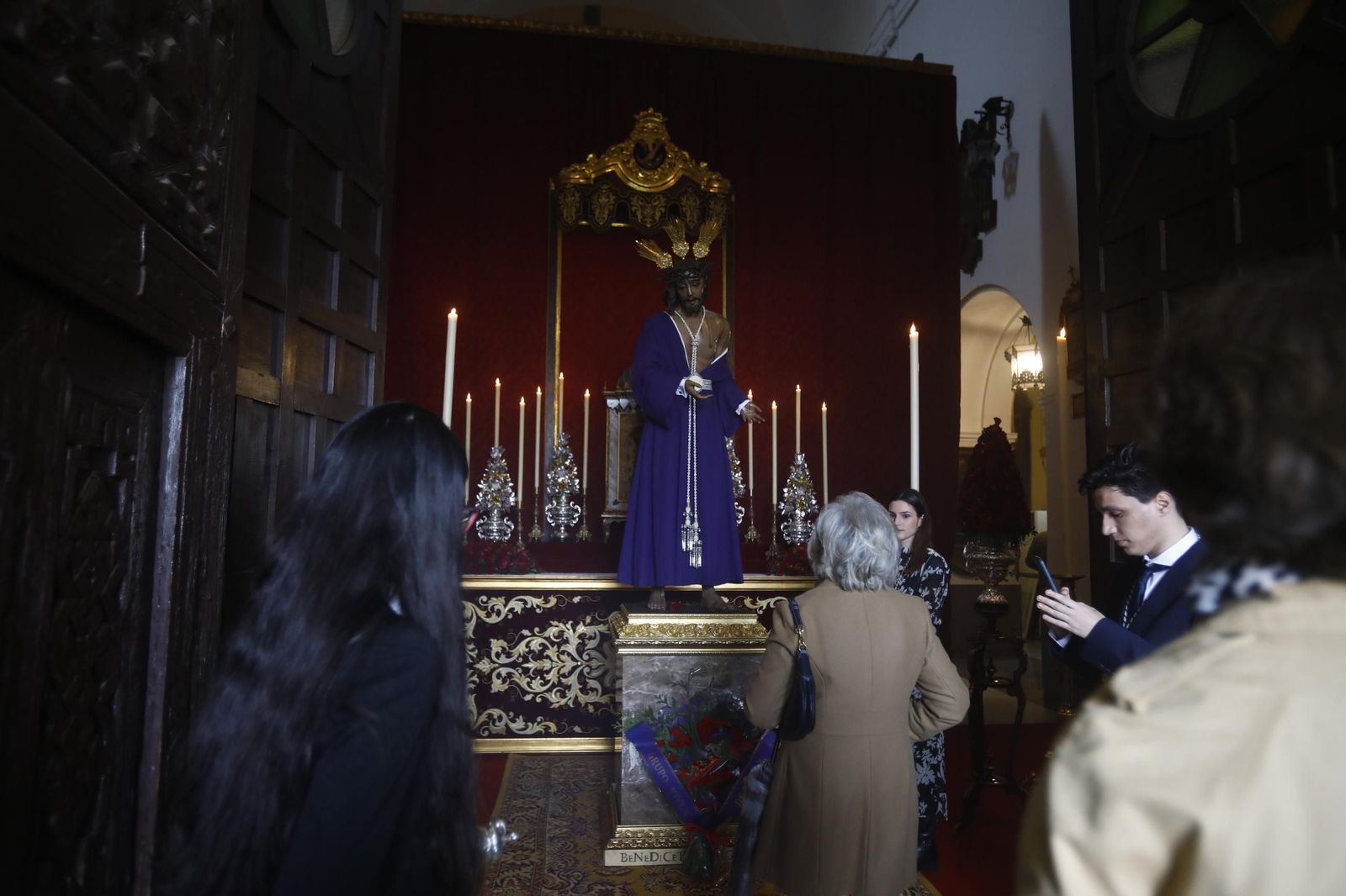Las mejores imágenes del besapiés al Señor de Humildad y Paciencia de Córdoba